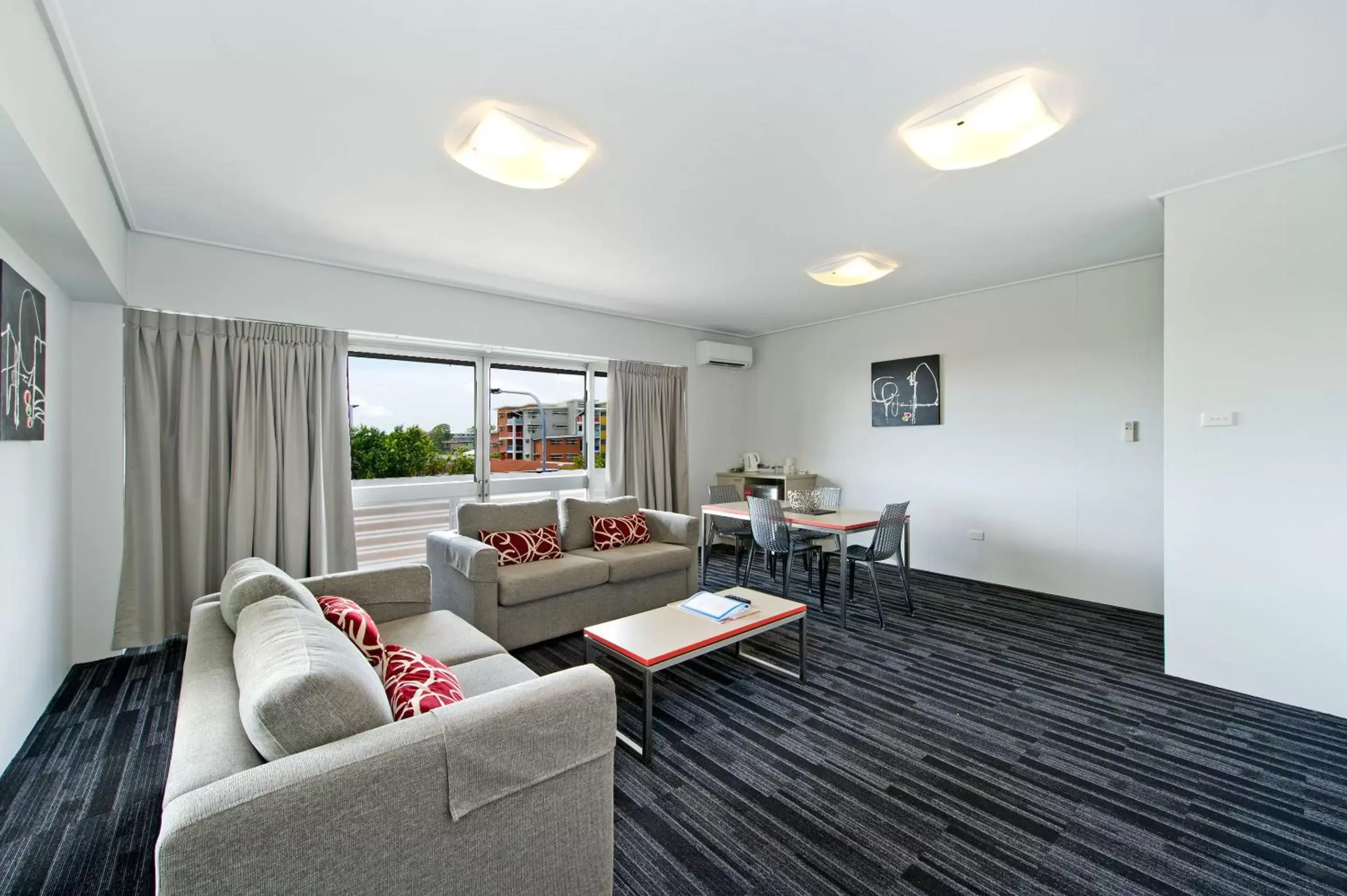 Living room, Seating Area in Prince of Wales Hotel