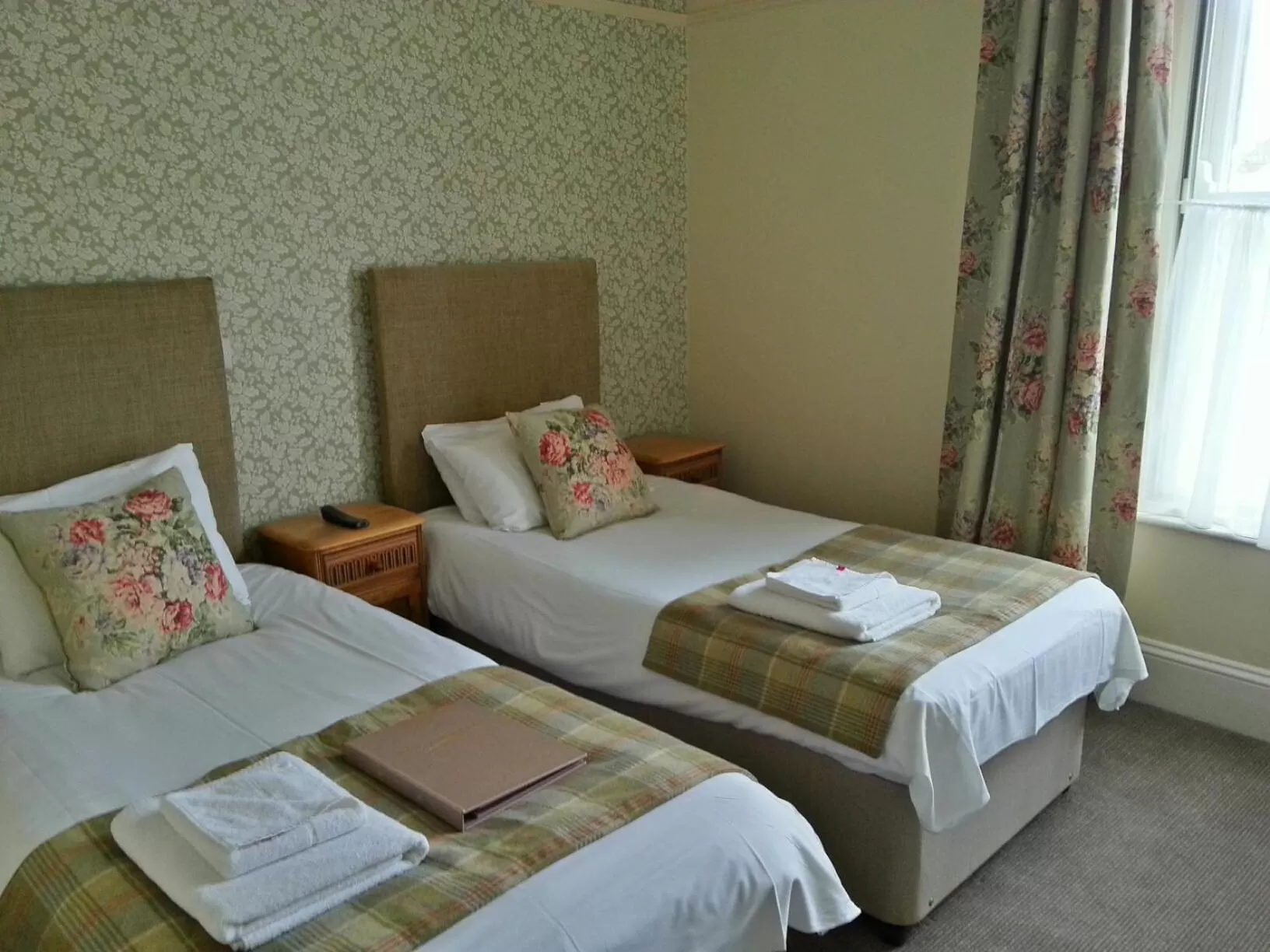 Standard Twin Room in George Hotel & Granary