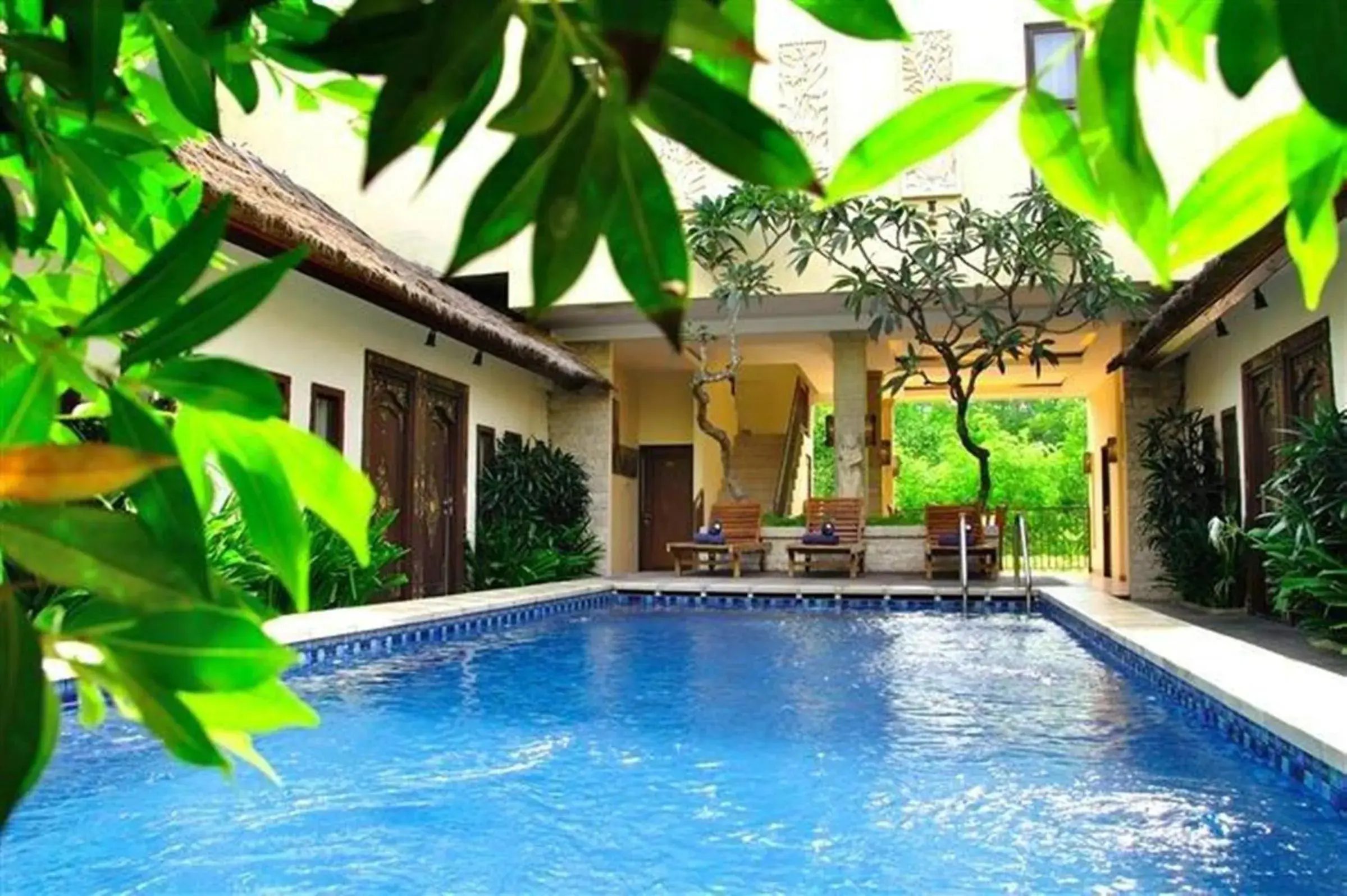 Swimming Pool in Coco de Heaven Hotel