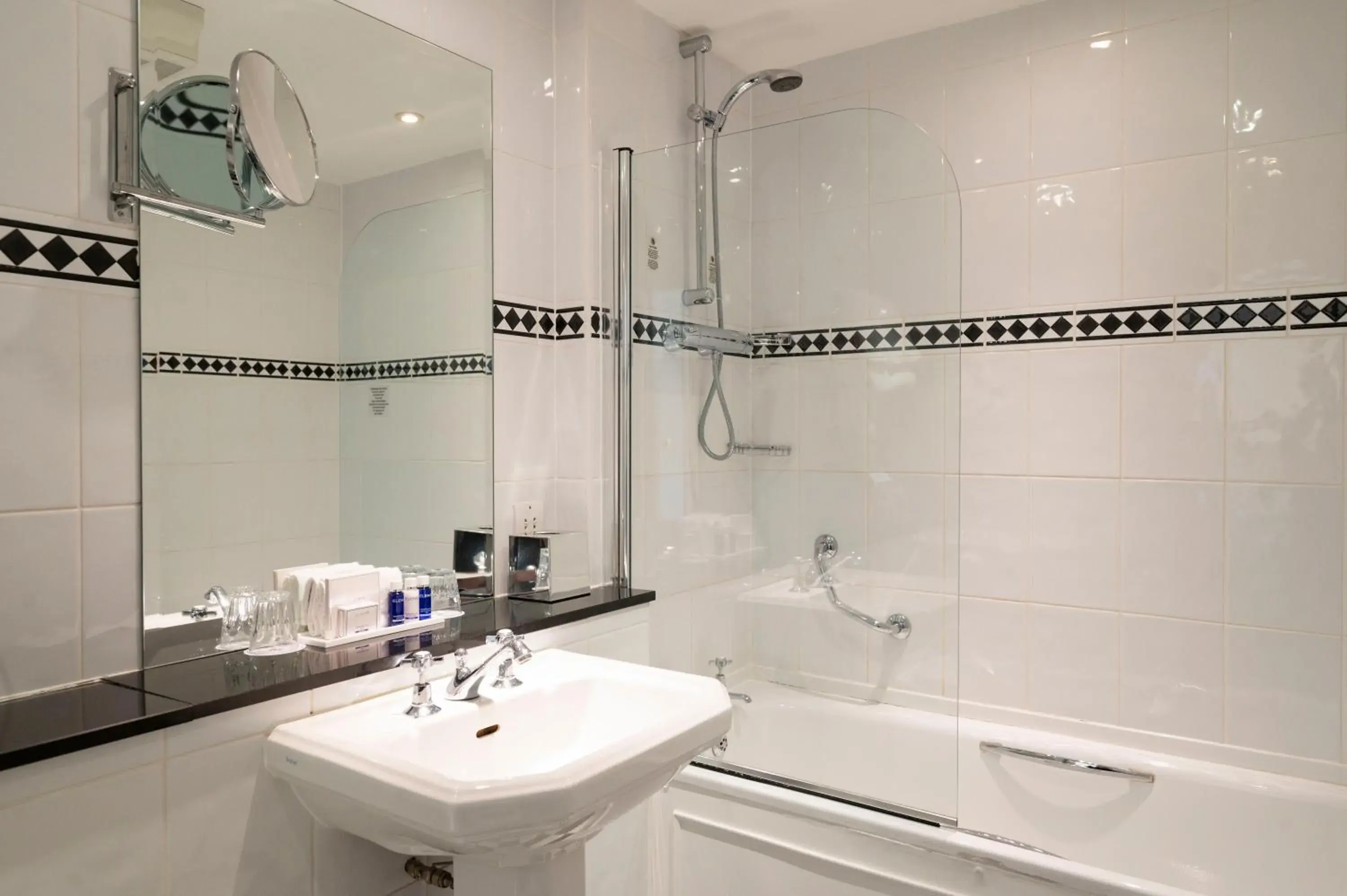 Shower, Bathroom in St George'S Hotel