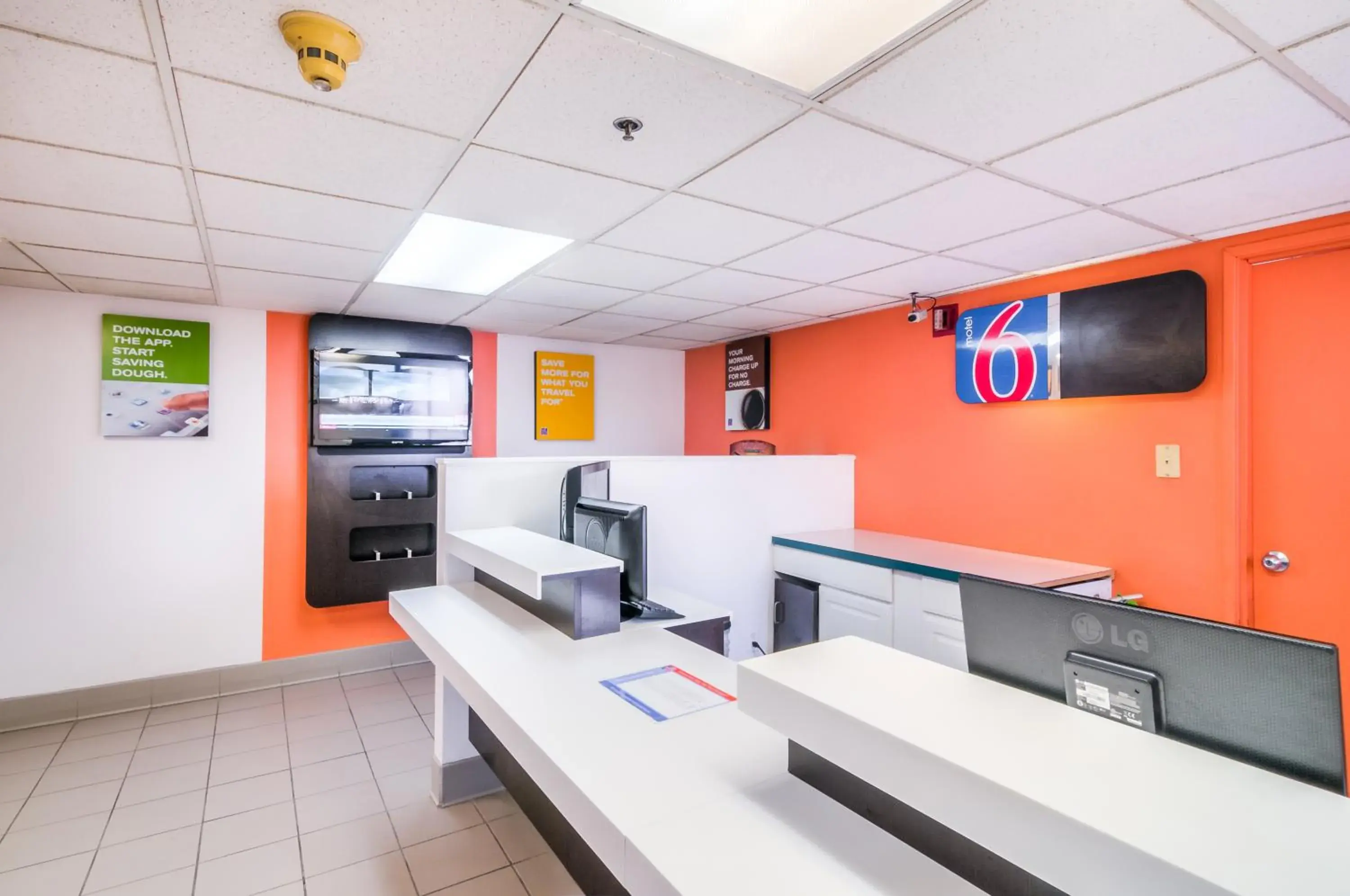Lobby or reception in Motel 6-Lansing, IL - Chicago South Lobby or reception in Motel 6-Lansing, IL - Chicago South