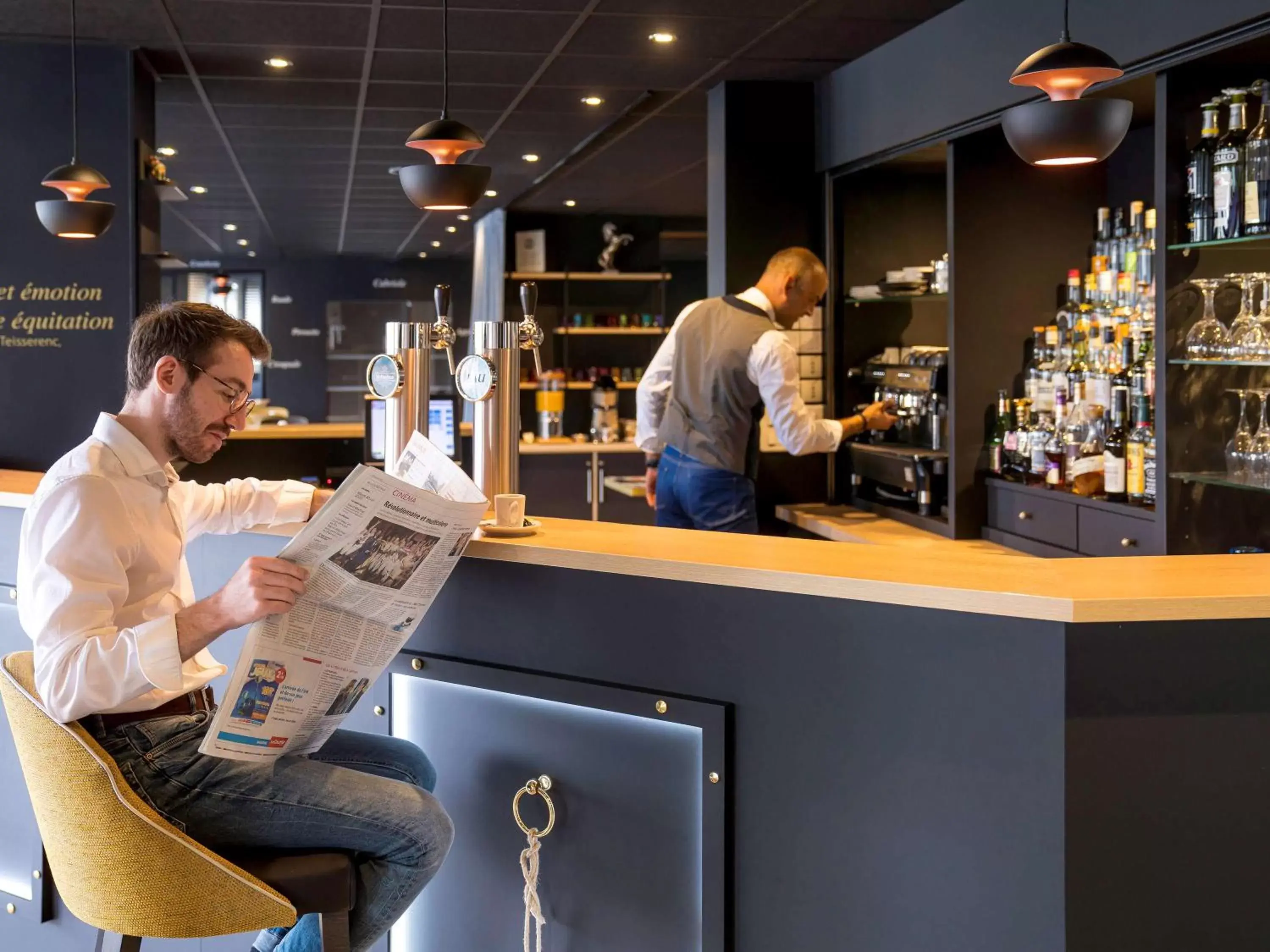 Lounge or bar in Mercure Bords de Loire Saumur