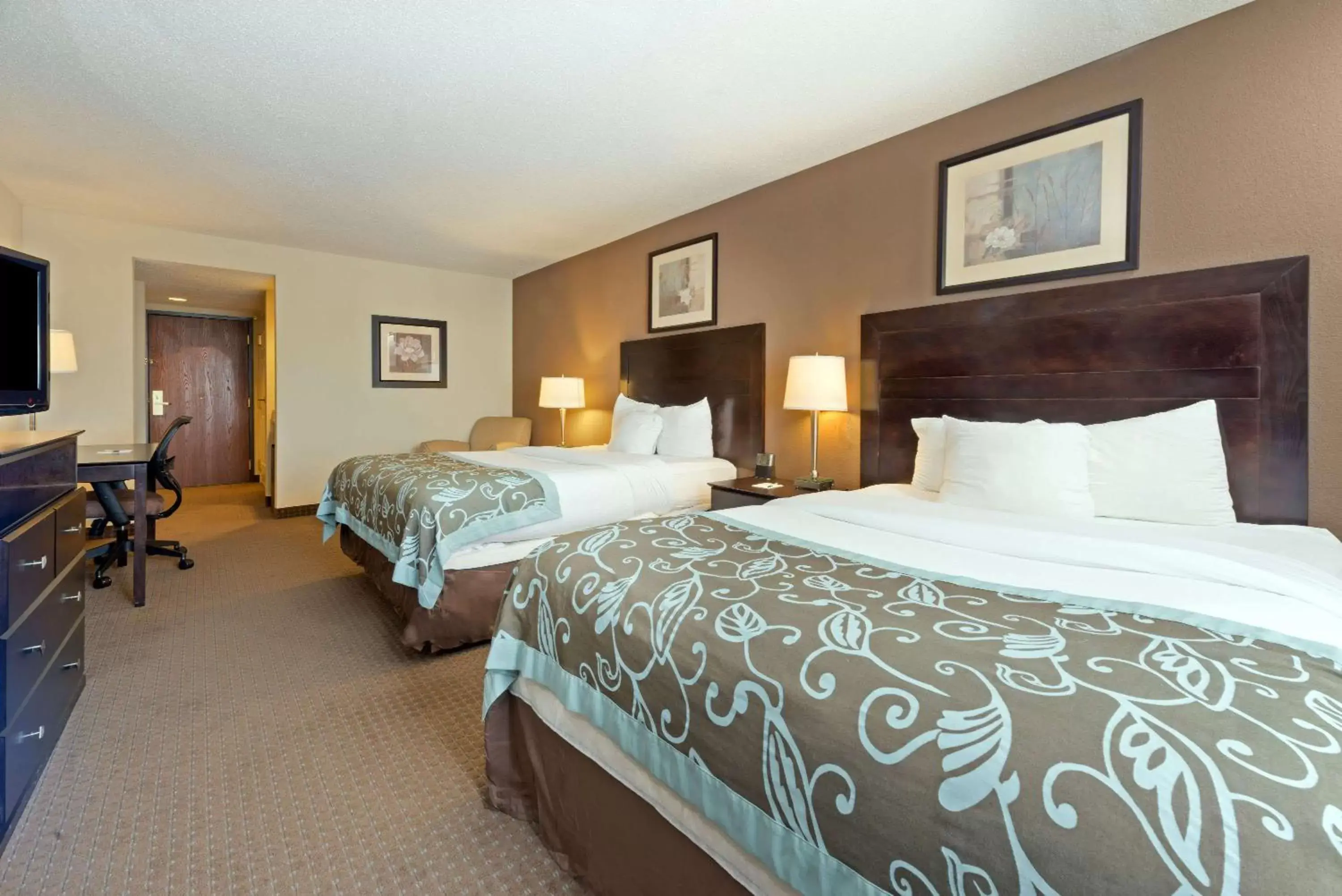 Queen Room with Two Queen Beds - Non-Smoking in Wingate by Wyndham Erlanger - Florence - Cincinnati South