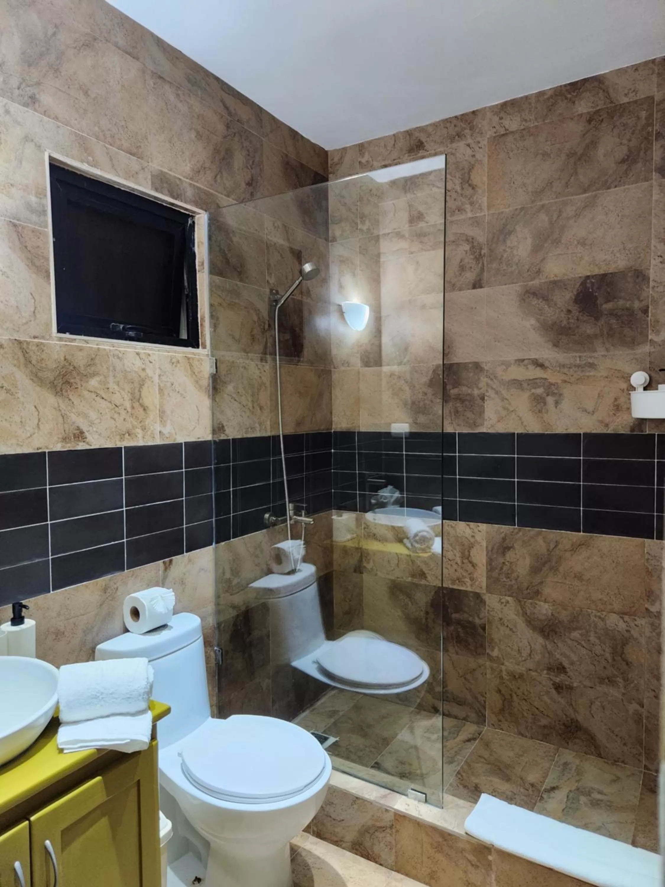 Shower in Hotel La Casona MC