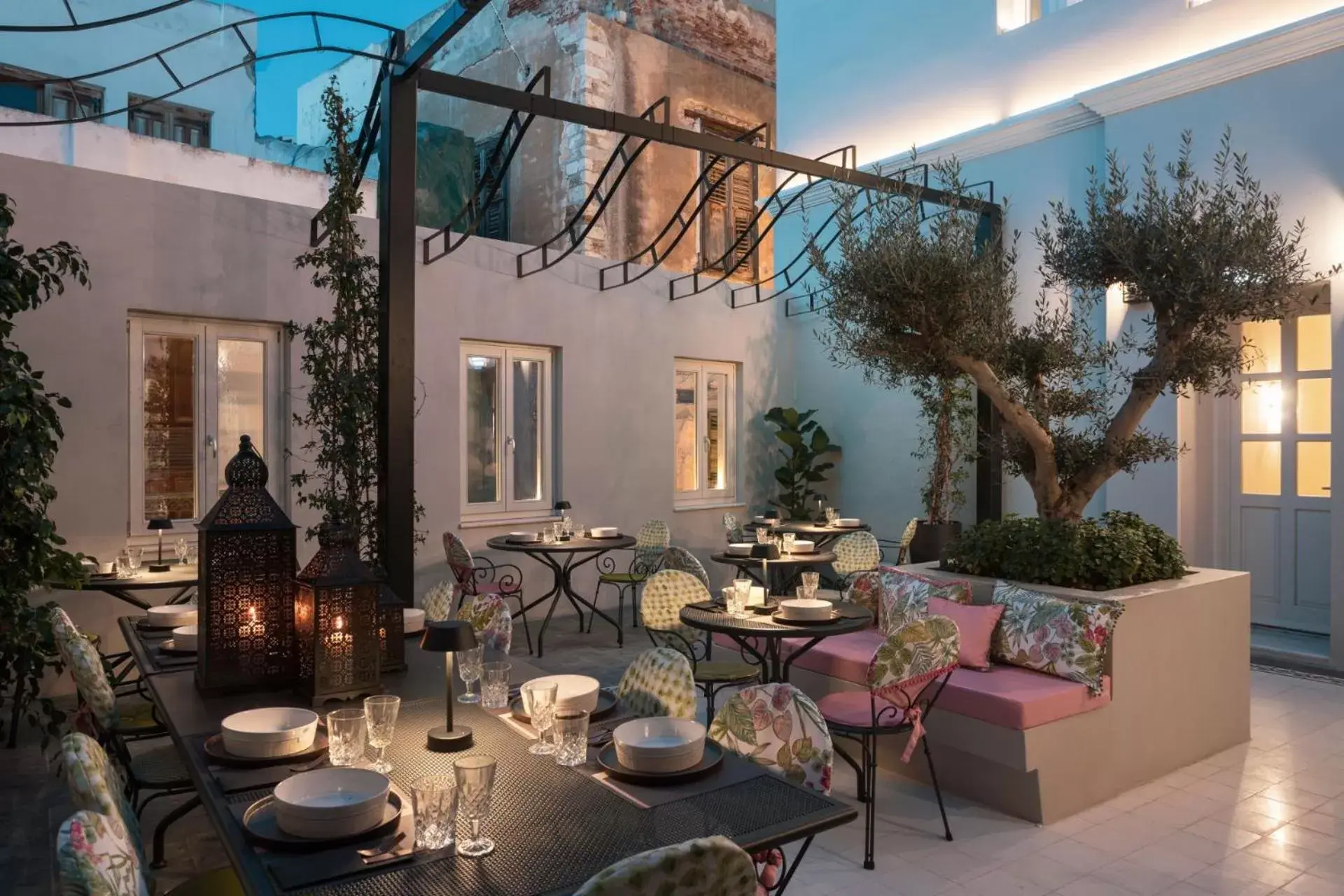 Patio, Restaurant/Places to Eat in Castro Hotel Syros