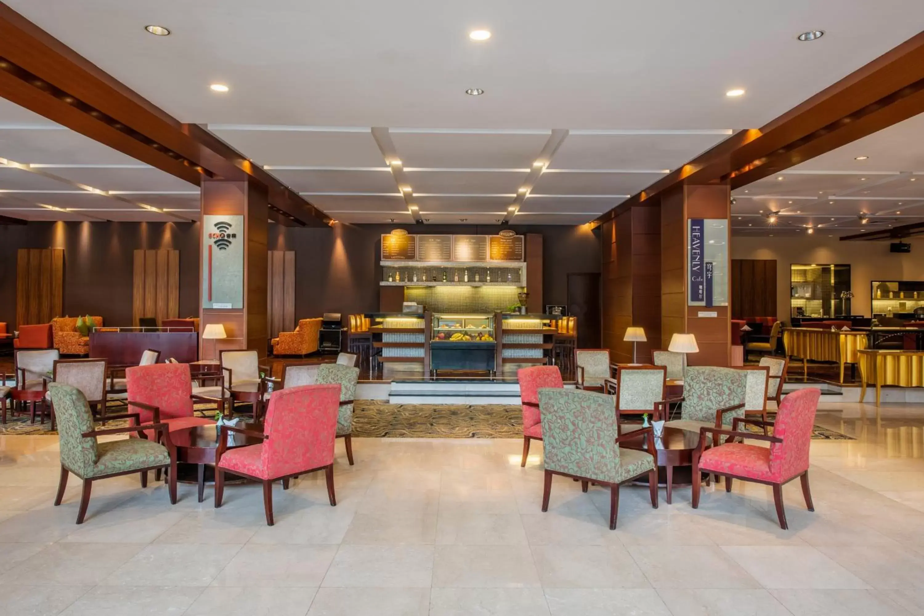 Lounge or bar in Holiday Inn Temple Of Heaven Beijing by IHG Lounge or bar in Holiday Inn Temple Of Heaven Beijing by IHG