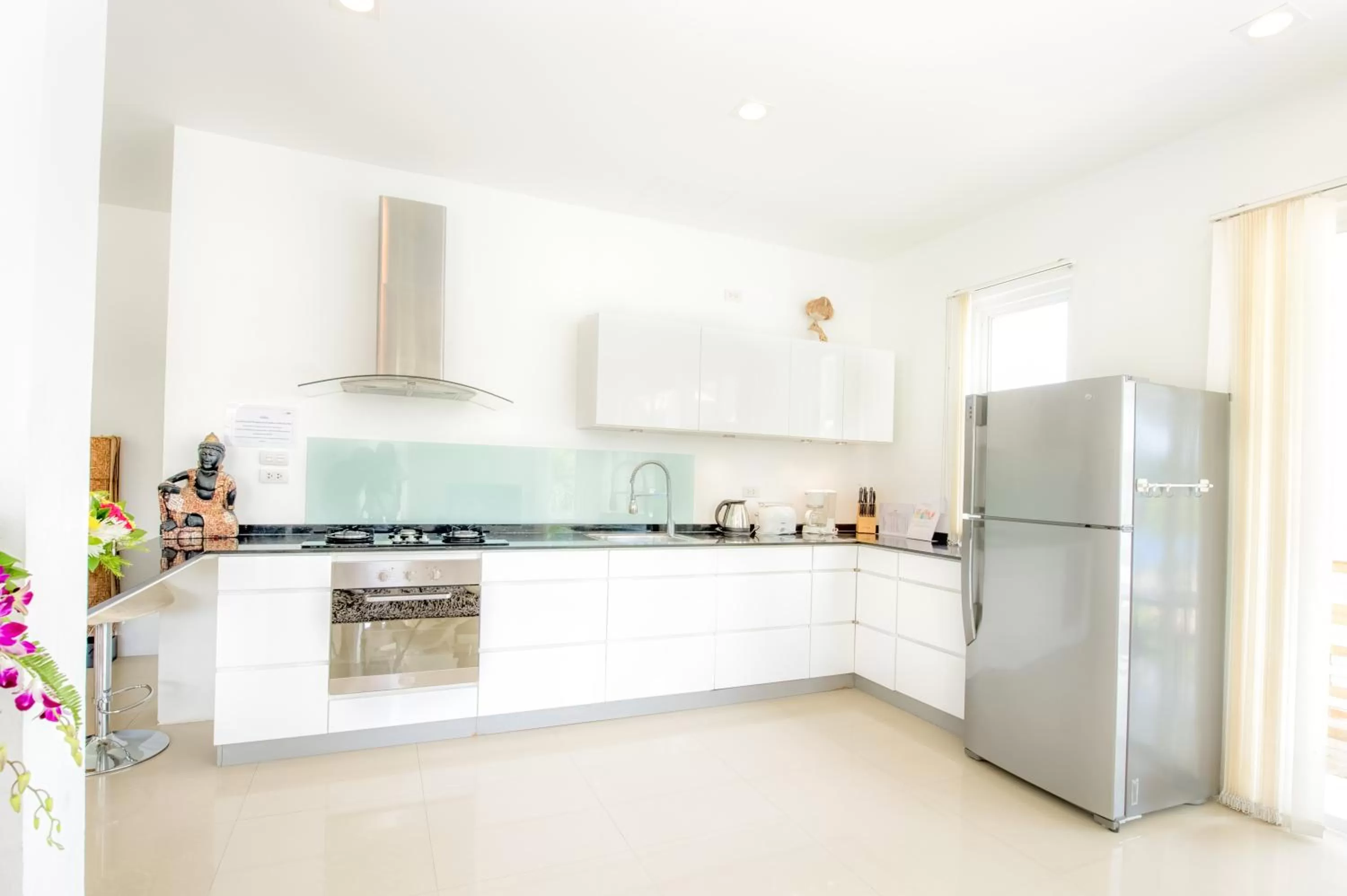 Kitchen or kitchenette in Oriental Beach Pearl Resort