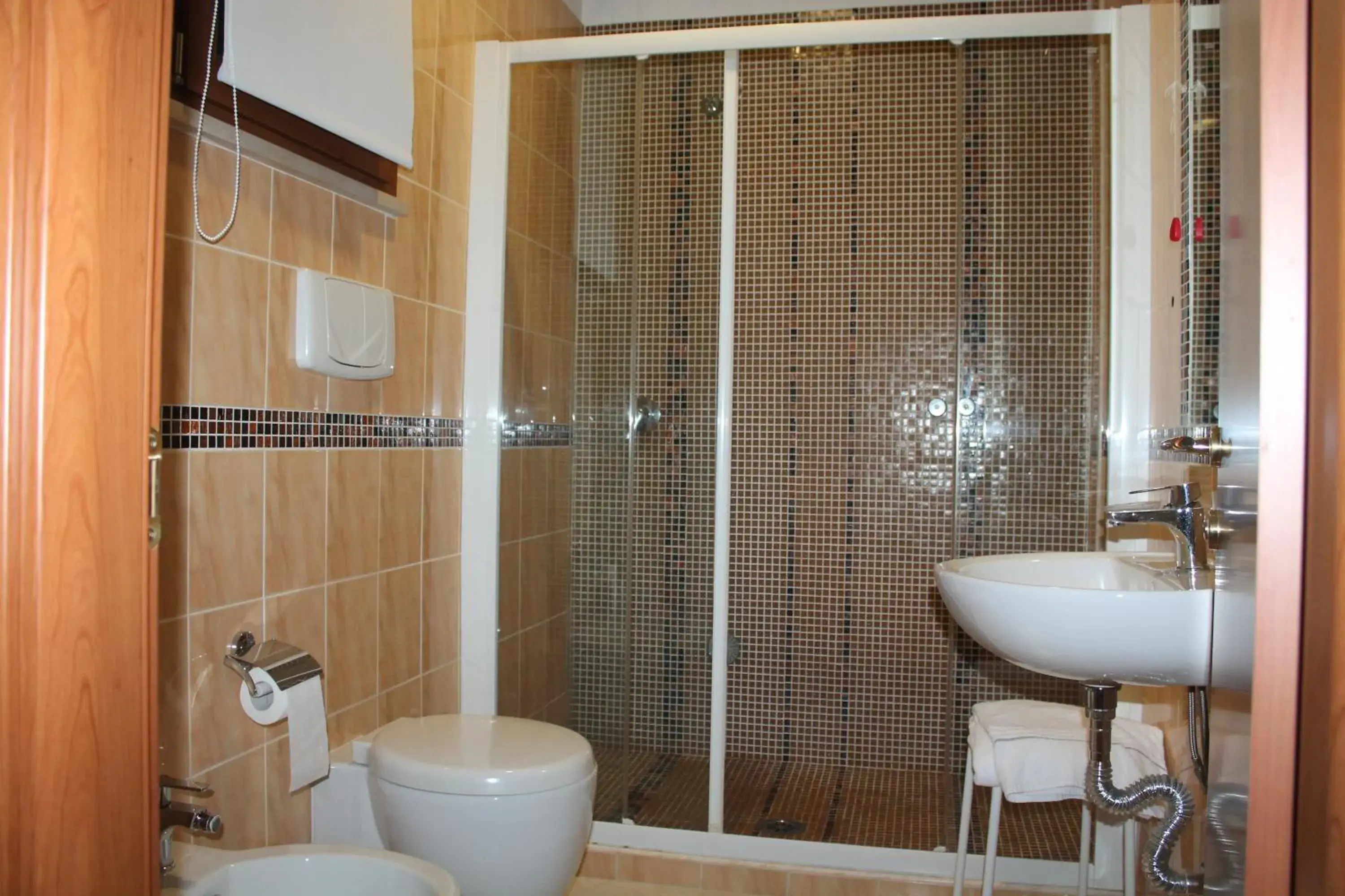 Shower, Bathroom in Il Giardino degli Aranci