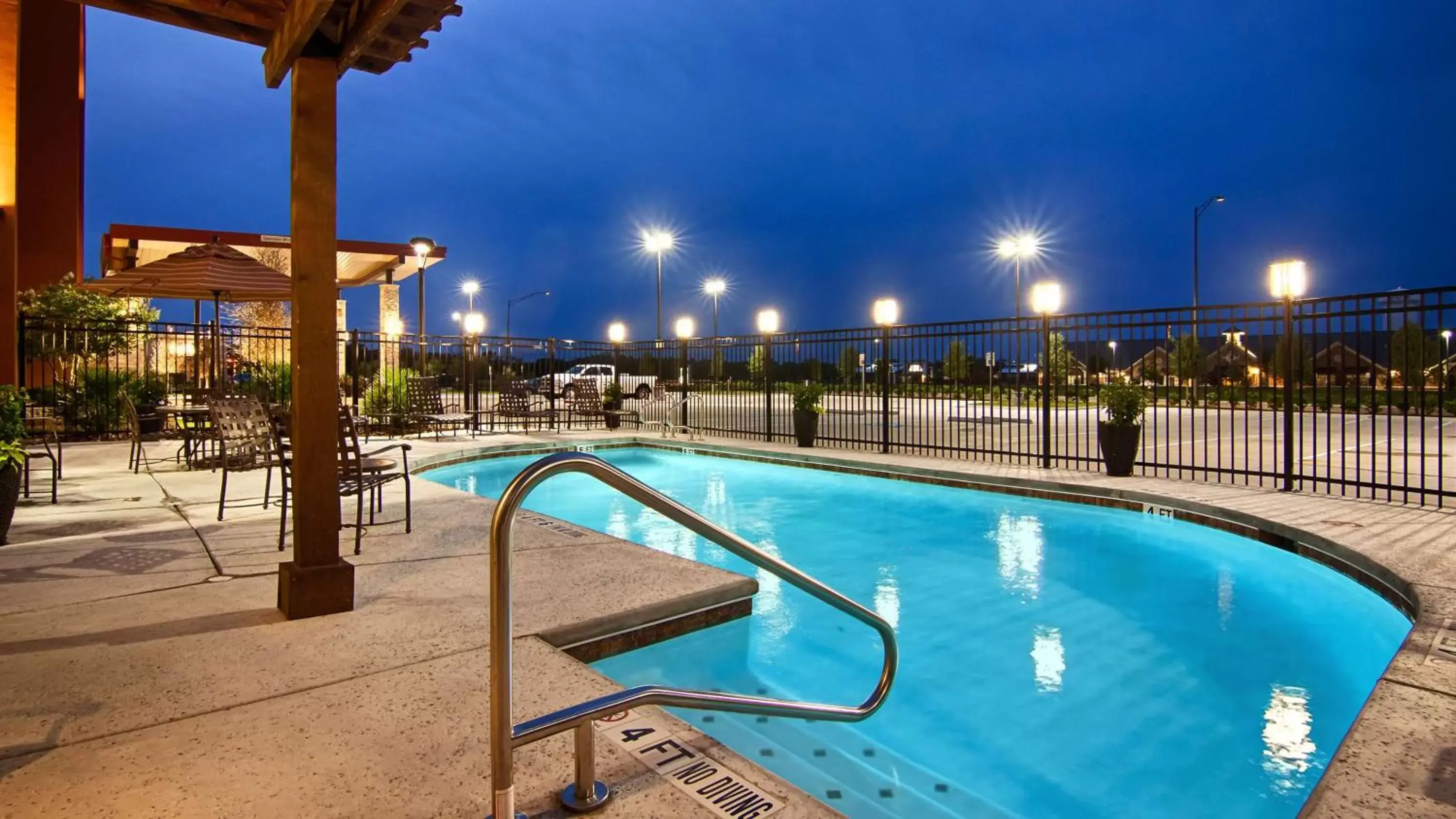 On site, Swimming Pool in Best Western Plus College Station Inn & Suites