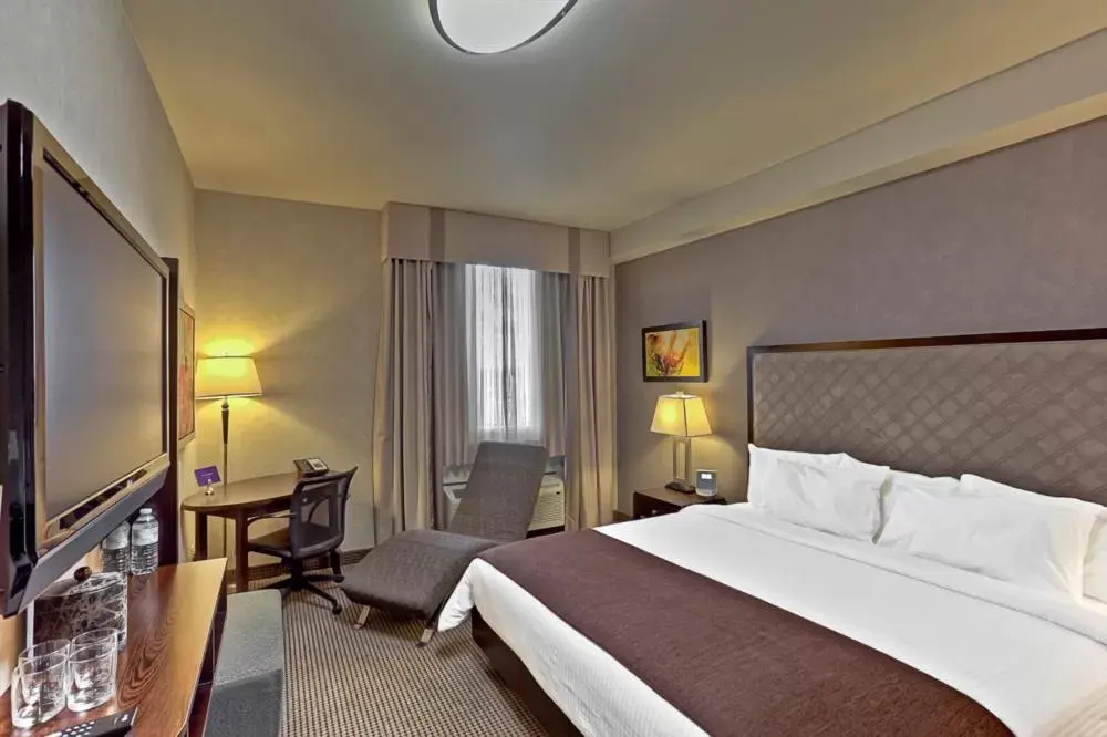 Bed in Acclaim Hotel by CLIQUE