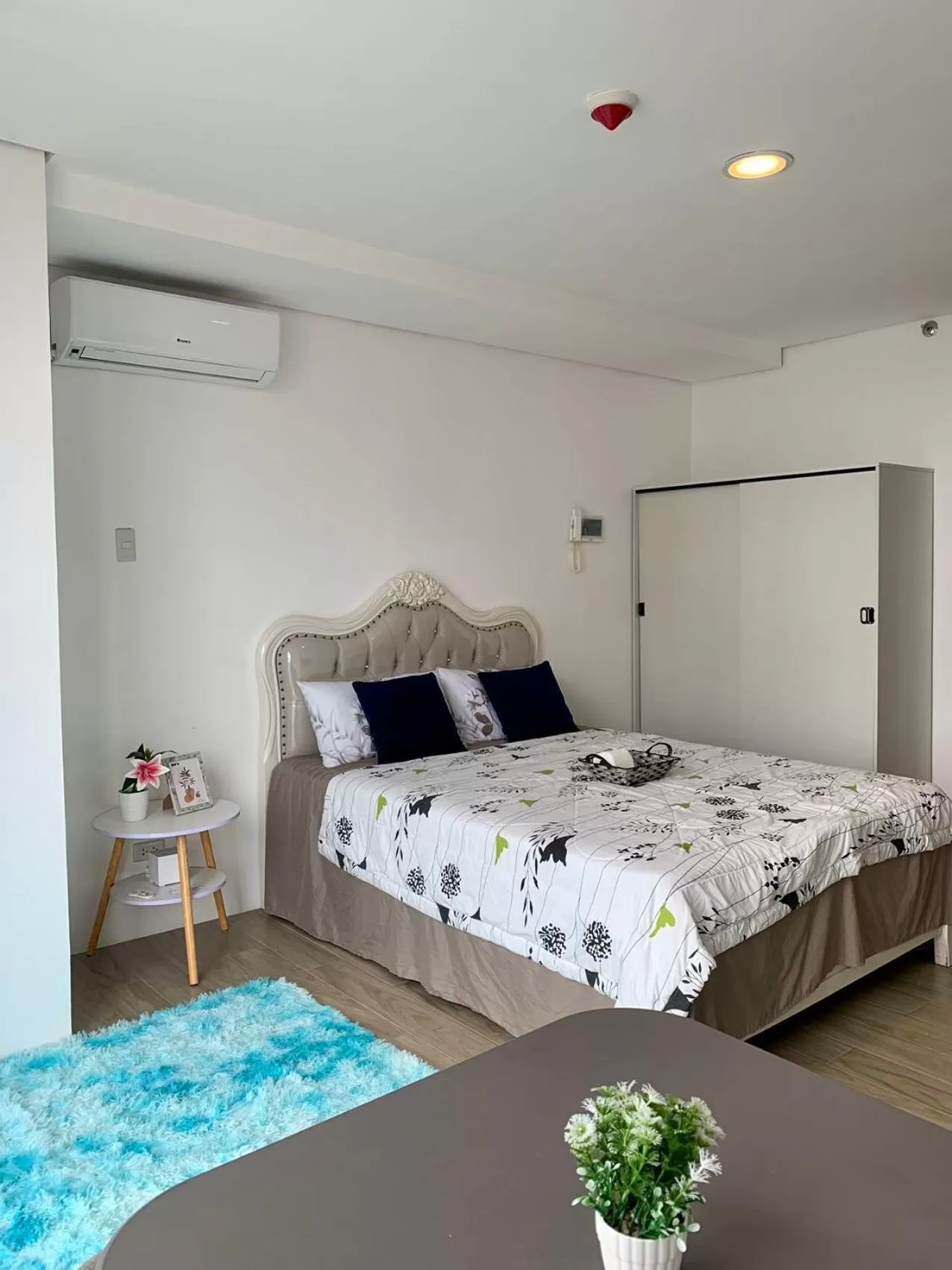 Cebu City Condo Hotel in Meridian with Netflix and WIFI, near Ayala and IT Park U7 09 11