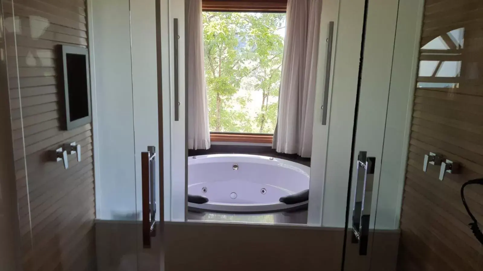 Deluxe Suite with Spa Bath in POUSADA GRESSONEY MOUNTAIN Deluxe Suite with Spa Bath in POUSADA GRESSONEY MOUNTAIN