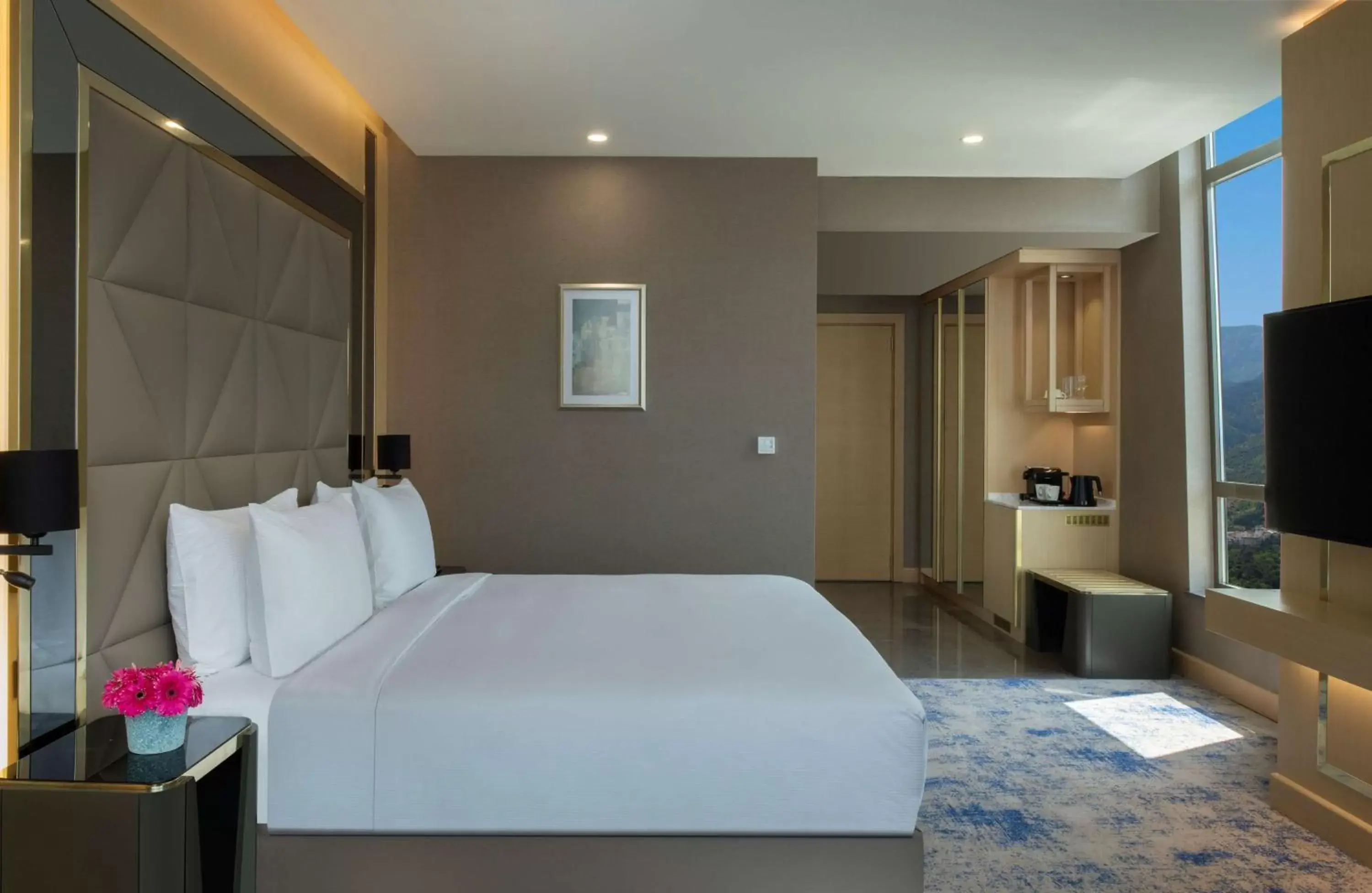 Bed in DoubleTree by Hilton Manisa