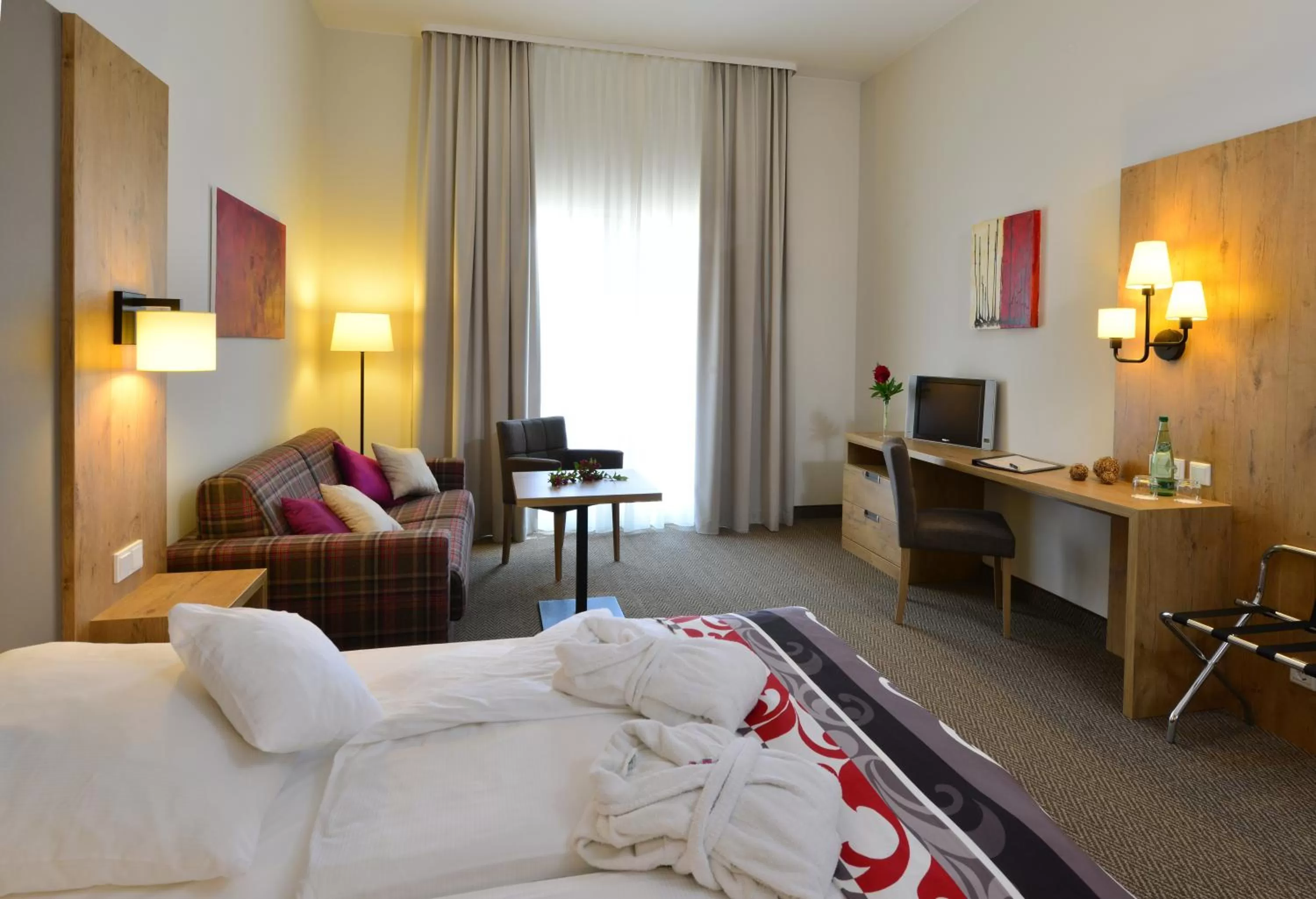 TV and multimedia, Bed in Santé Royale Hotel- & Gesundheitsresort Warmbad Wolkenstein