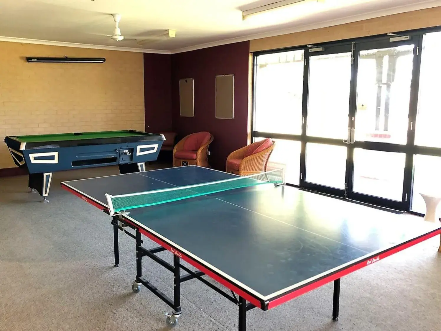 Communal lounge/ TV room, Table Tennis in Discovery Parks - Perth Airport