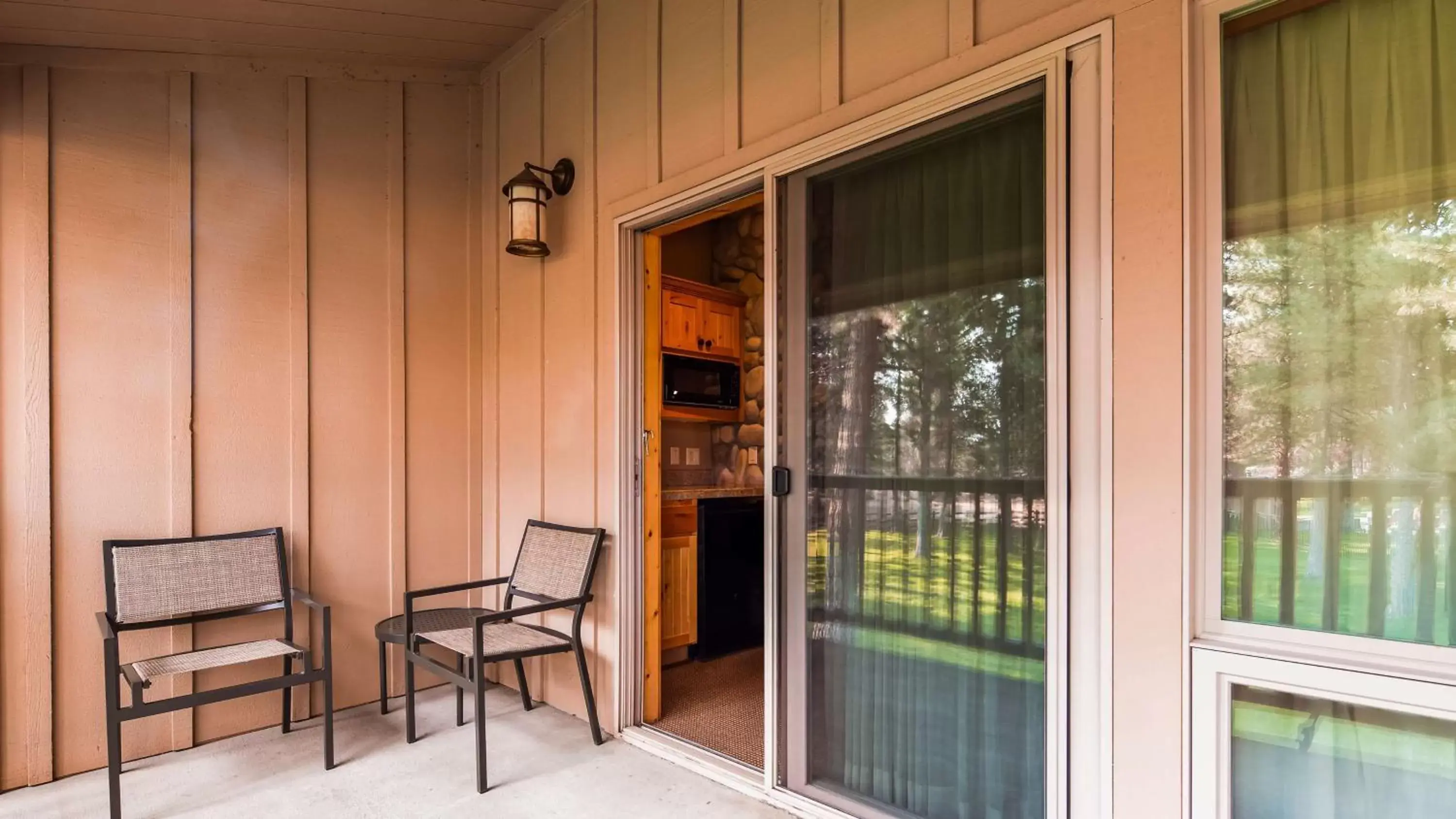 Patio in Best Western Ponderosa Lodge