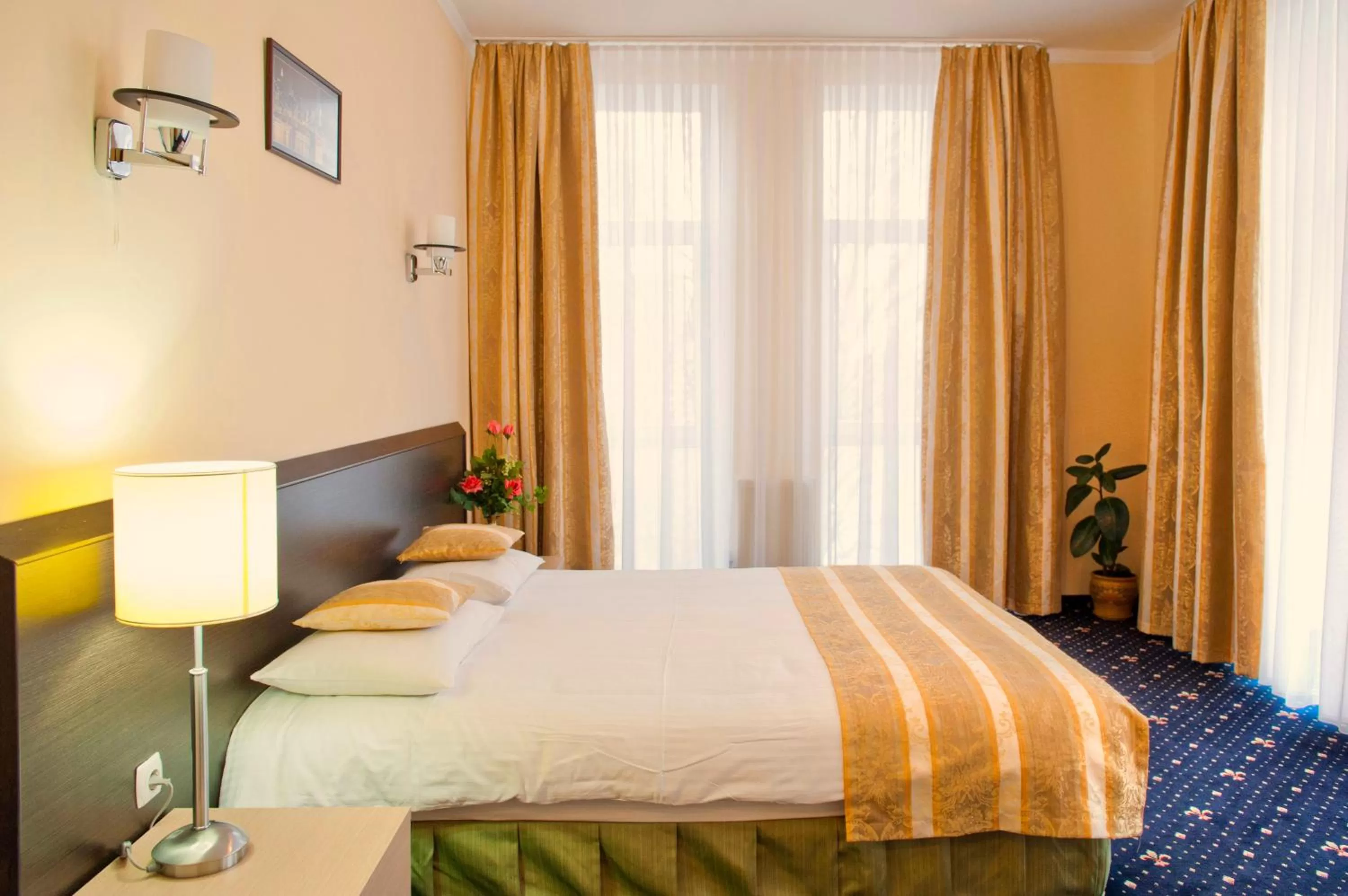 Bed in Manhattan Hotel & Restaurant