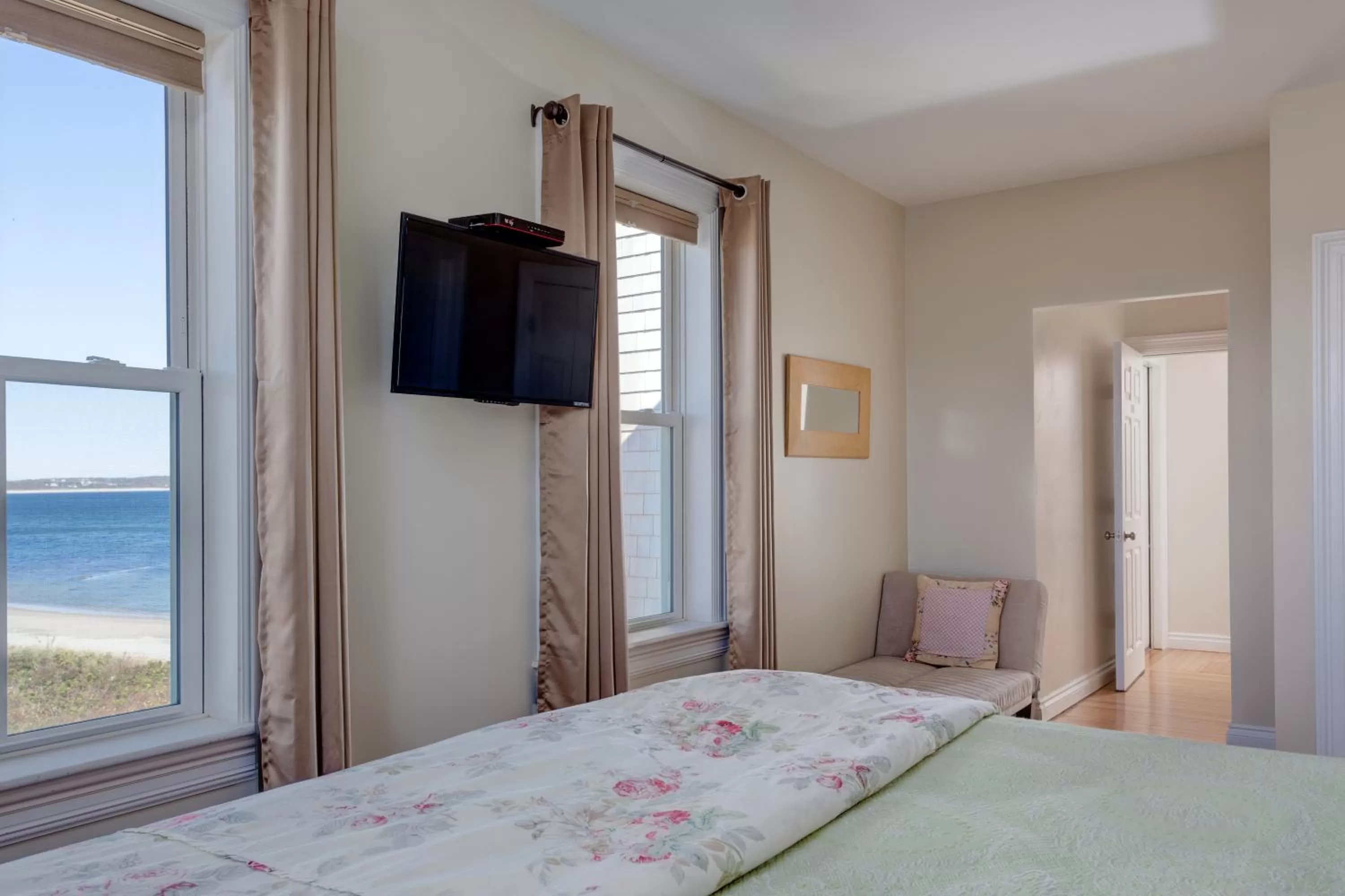 Bedroom, Bed in Avonlea