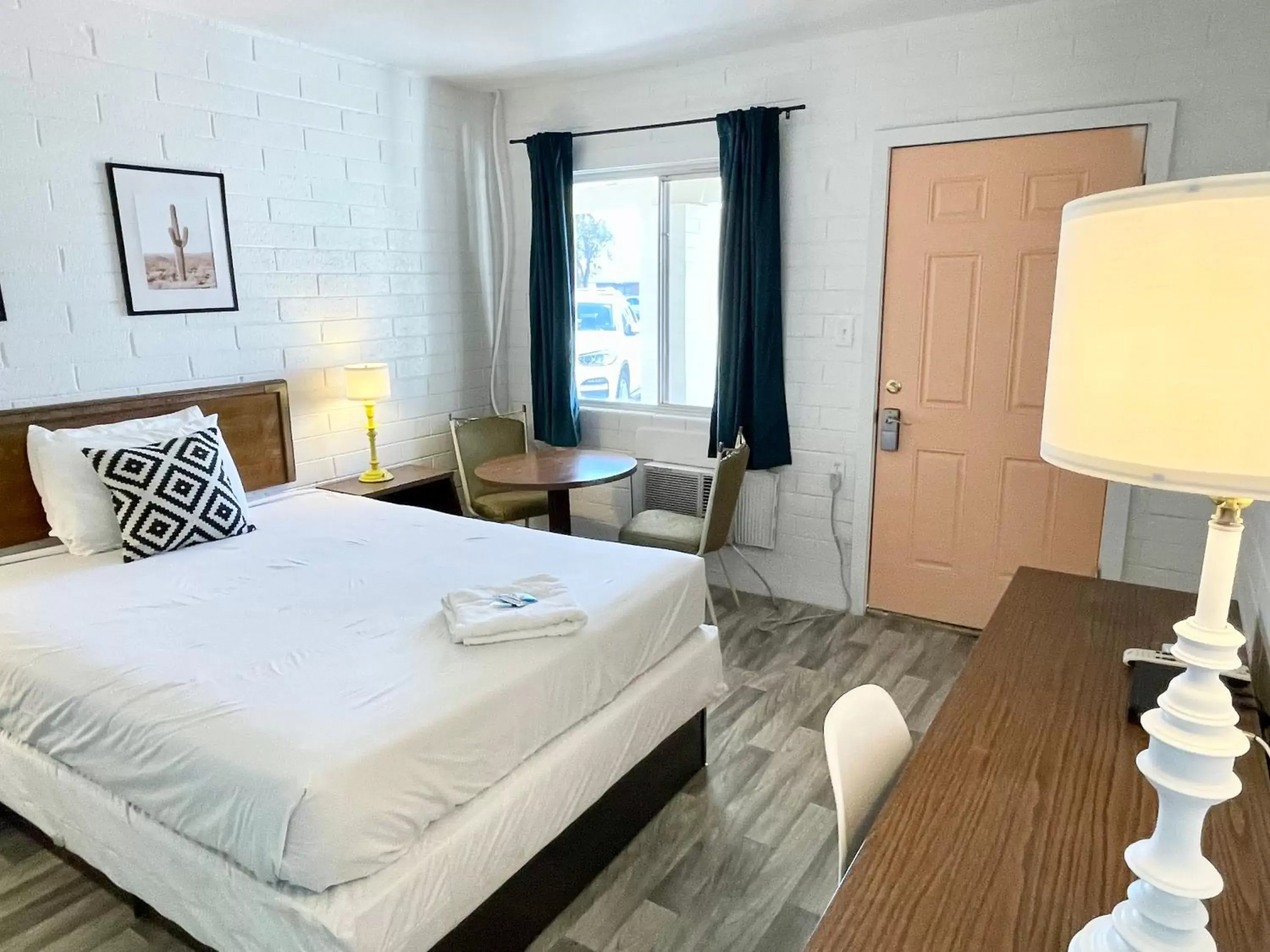 Bed in The Postcard Motel Bed in The Postcard Motel