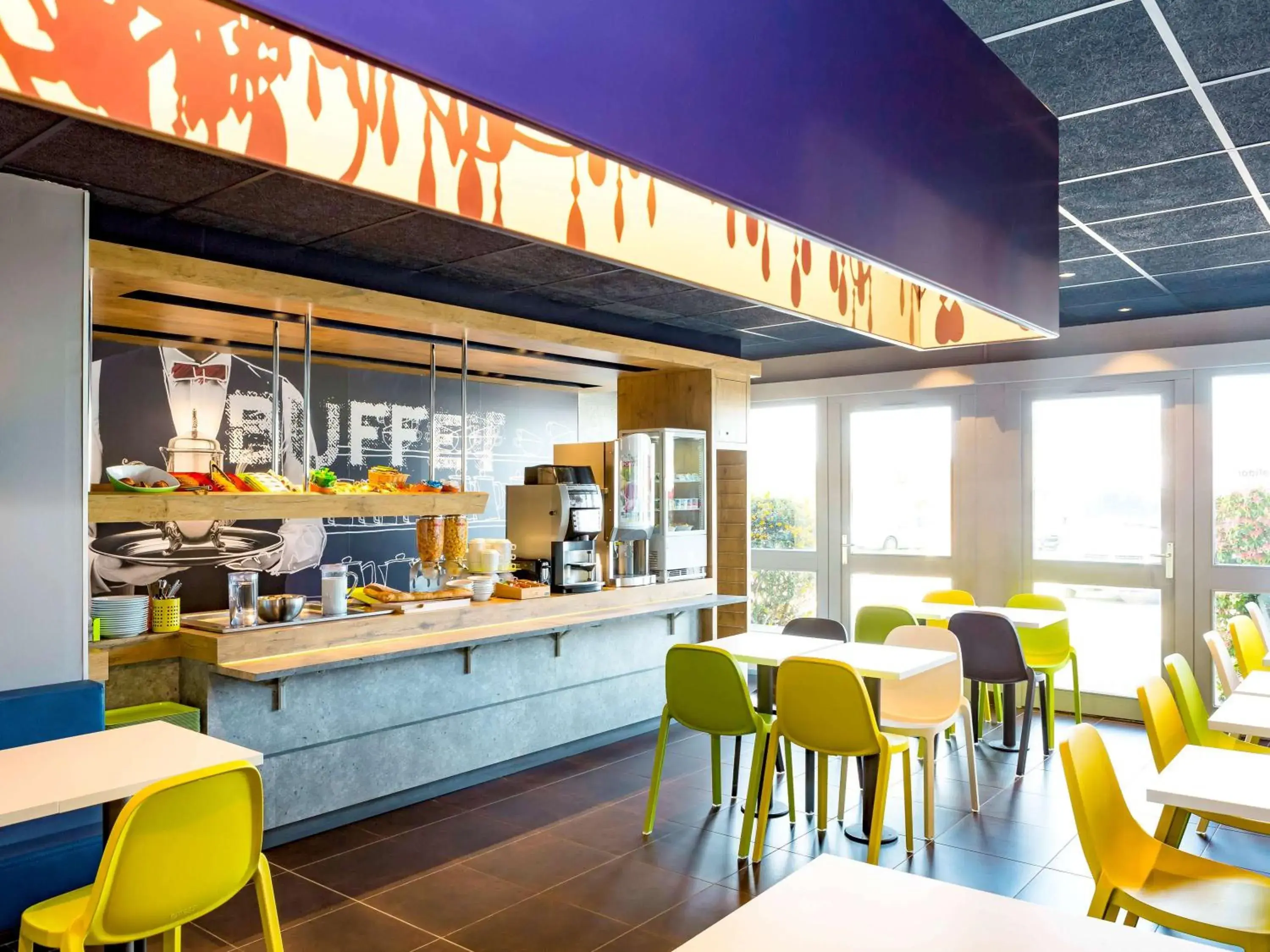 Property building, Restaurant/Places to Eat in ibis budget Quimper