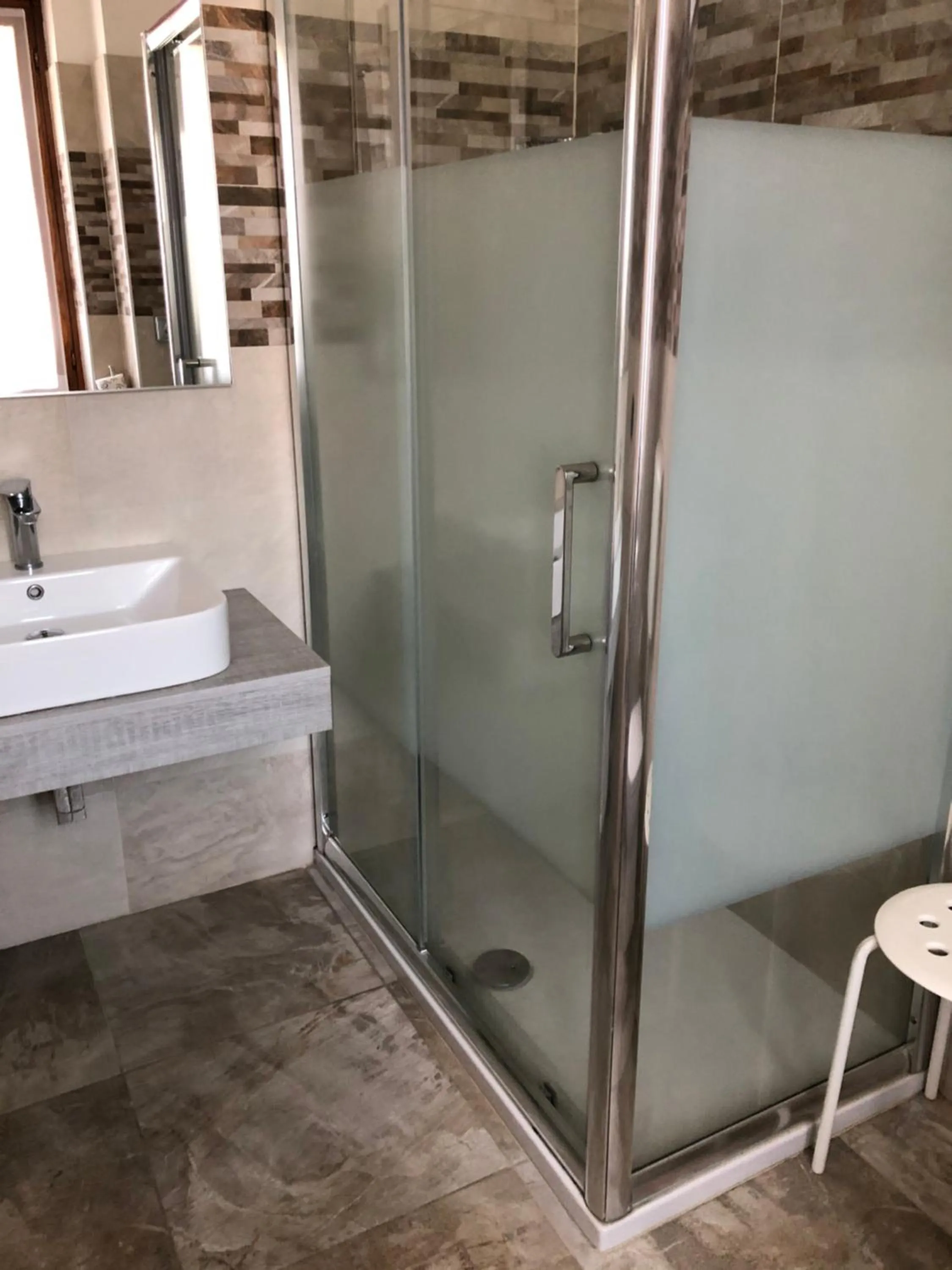 Shower in Hotel City