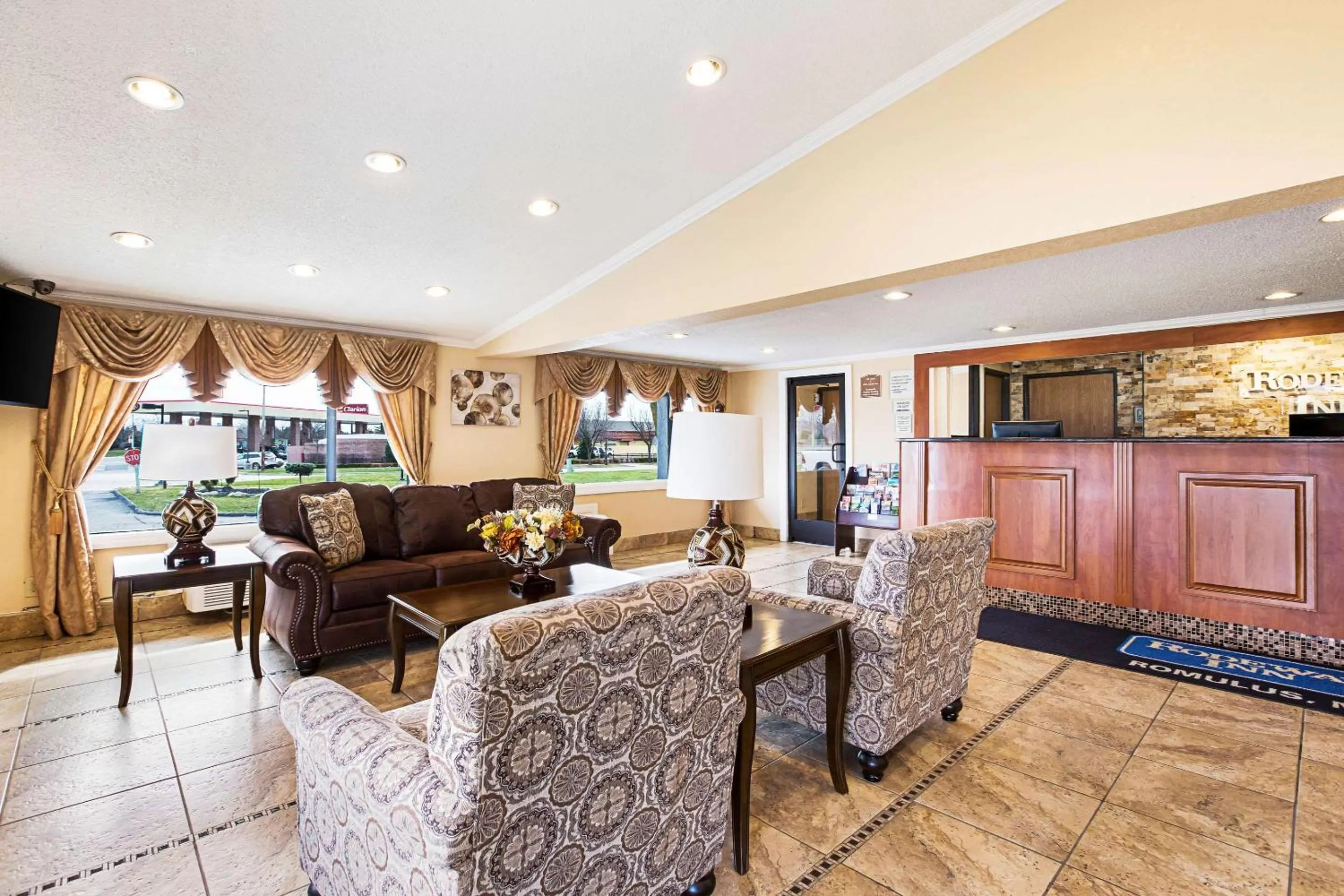 Lobby or reception, Seating Area in Rodeway Inn Metro Airport