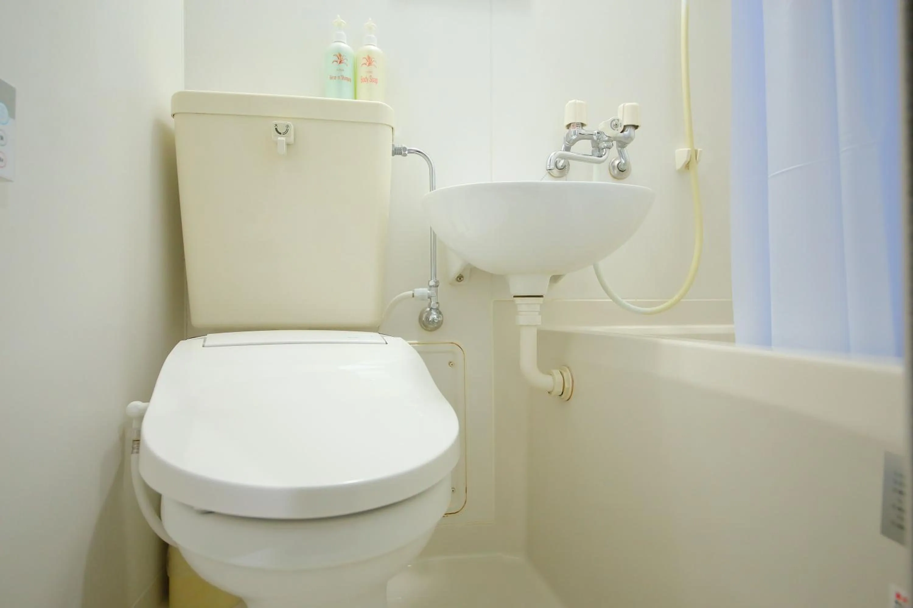 Shower in Hotel Shin-Imamiya