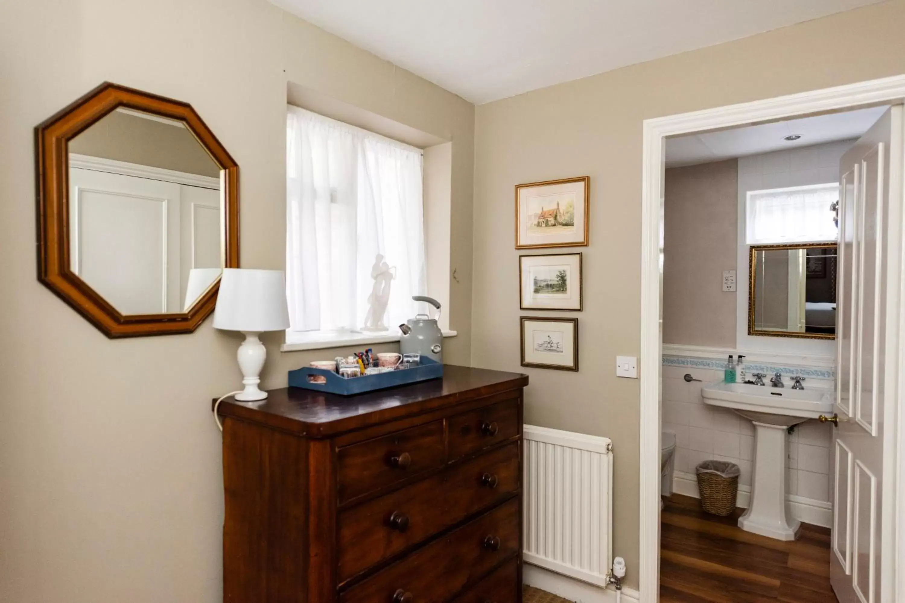 Bathroom in The Whipper-In Hotel