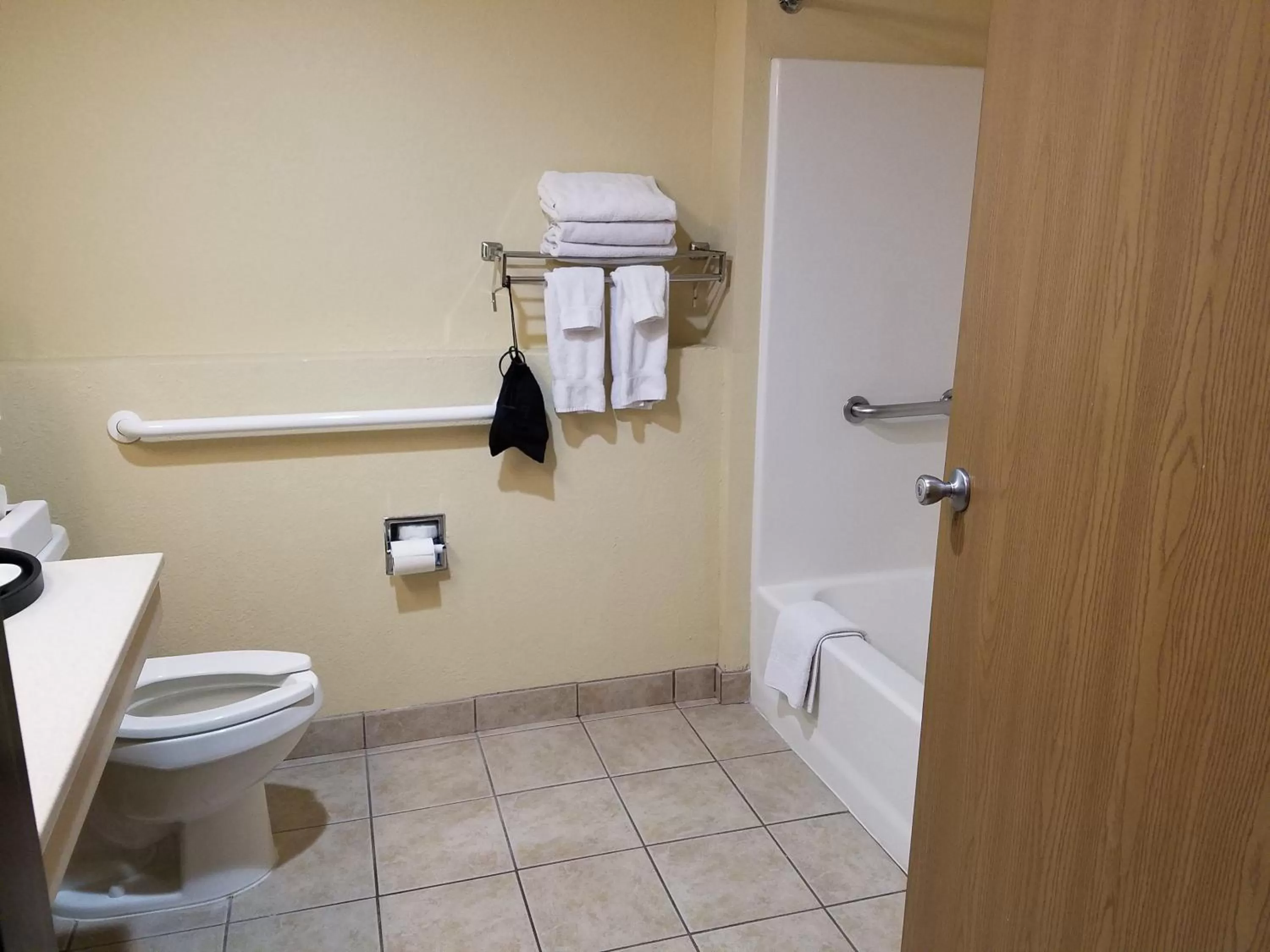 King Room with Bathtub - Mobility Access/Non-Smoking in Best Western Plus Ruidoso Inn