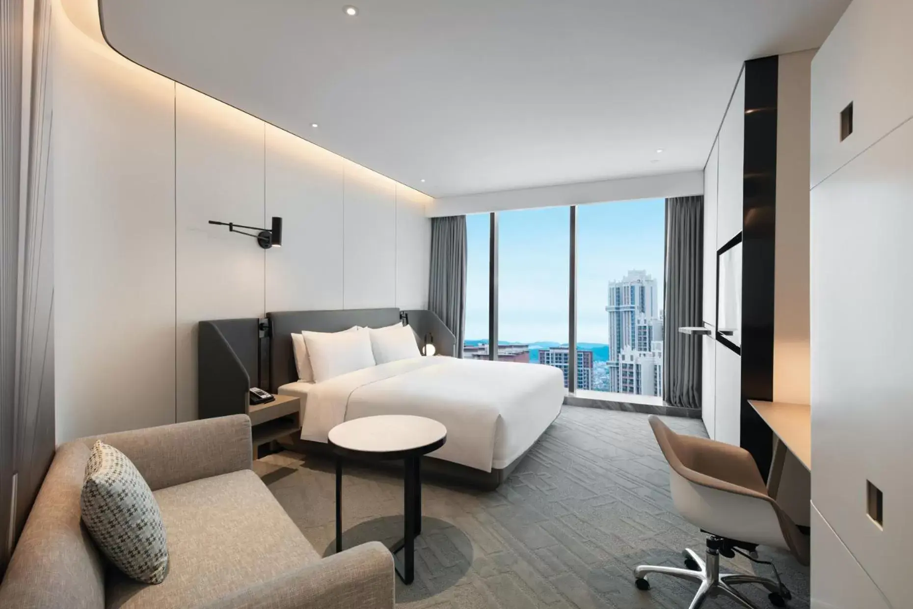 Photo of the whole room, Bed in Crowne Plaza Quanzhou Riverview by IHG Photo of the whole room, Bed in Crowne Plaza Quanzhou Riverview by IHG