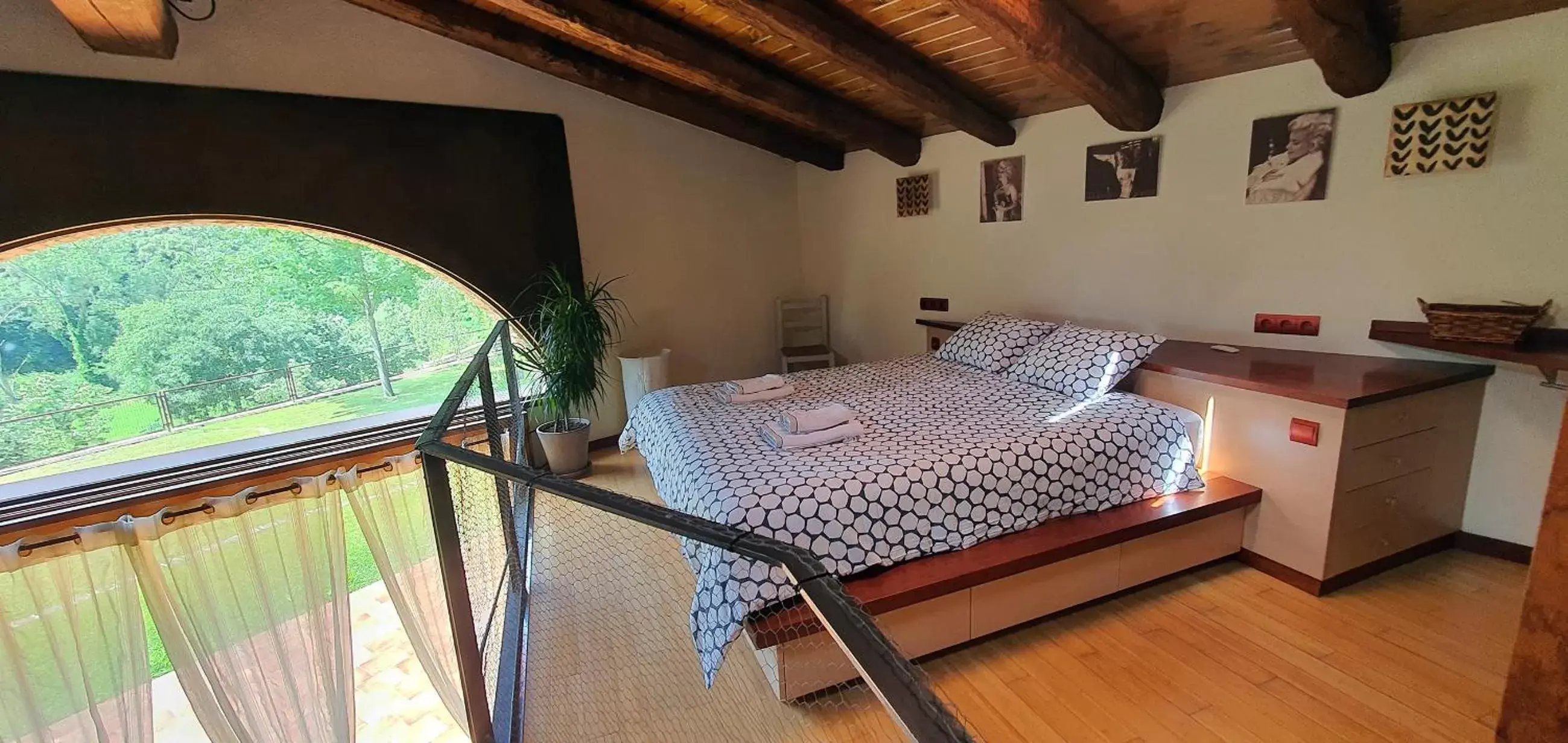 Bedroom in Masia Can Bachs