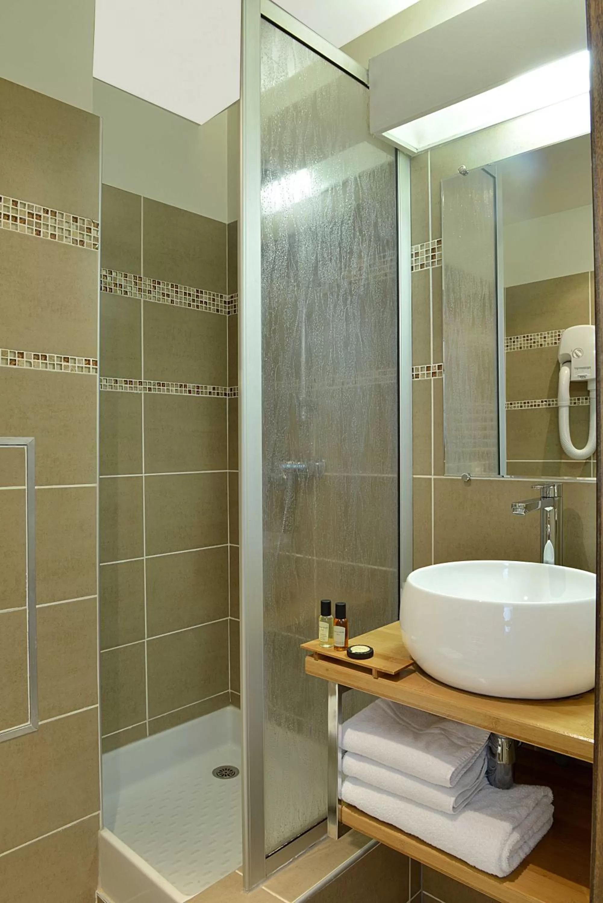 Bathroom in Hôtel Volney Opéra