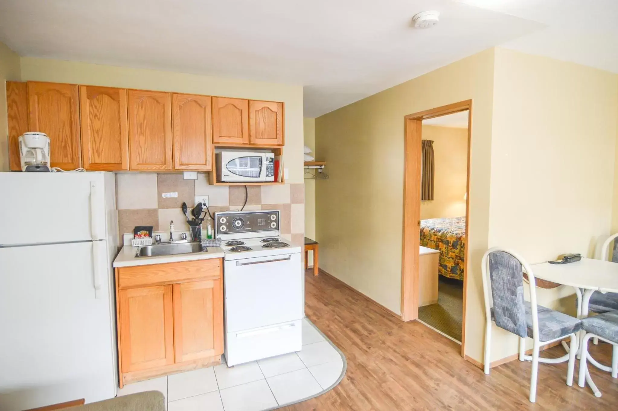 Kitchen or kitchenette, Kitchen/Kitchenette in Shoreline Resort Condominiums