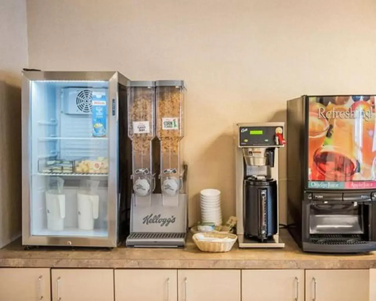 Continental breakfast in Econolodge Smiths Falls