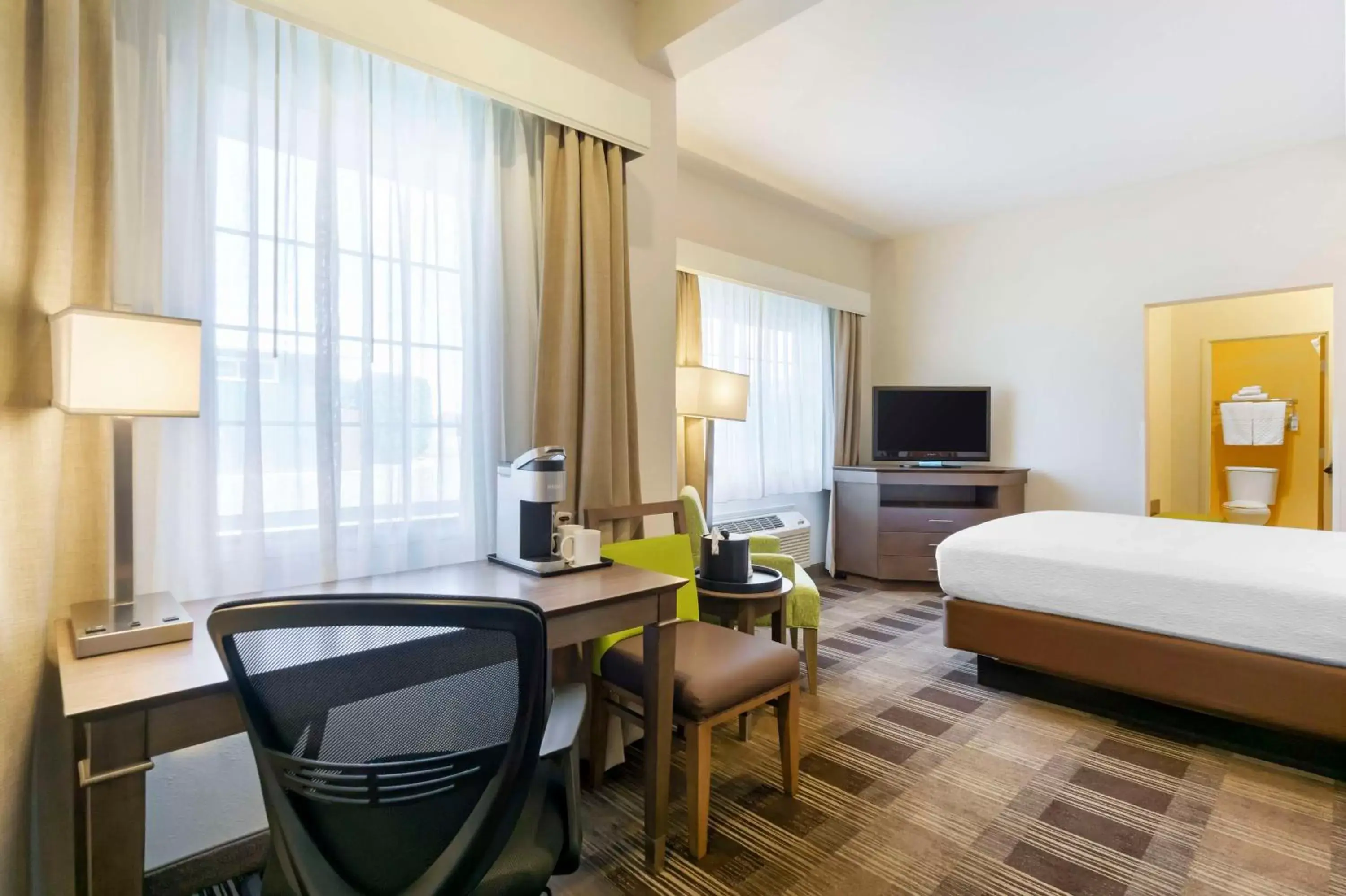 Bedroom, Bed in Best Western Plus The Inn at Horse Heaven Bedroom, Bed in Best Western Plus The Inn at Horse Heaven