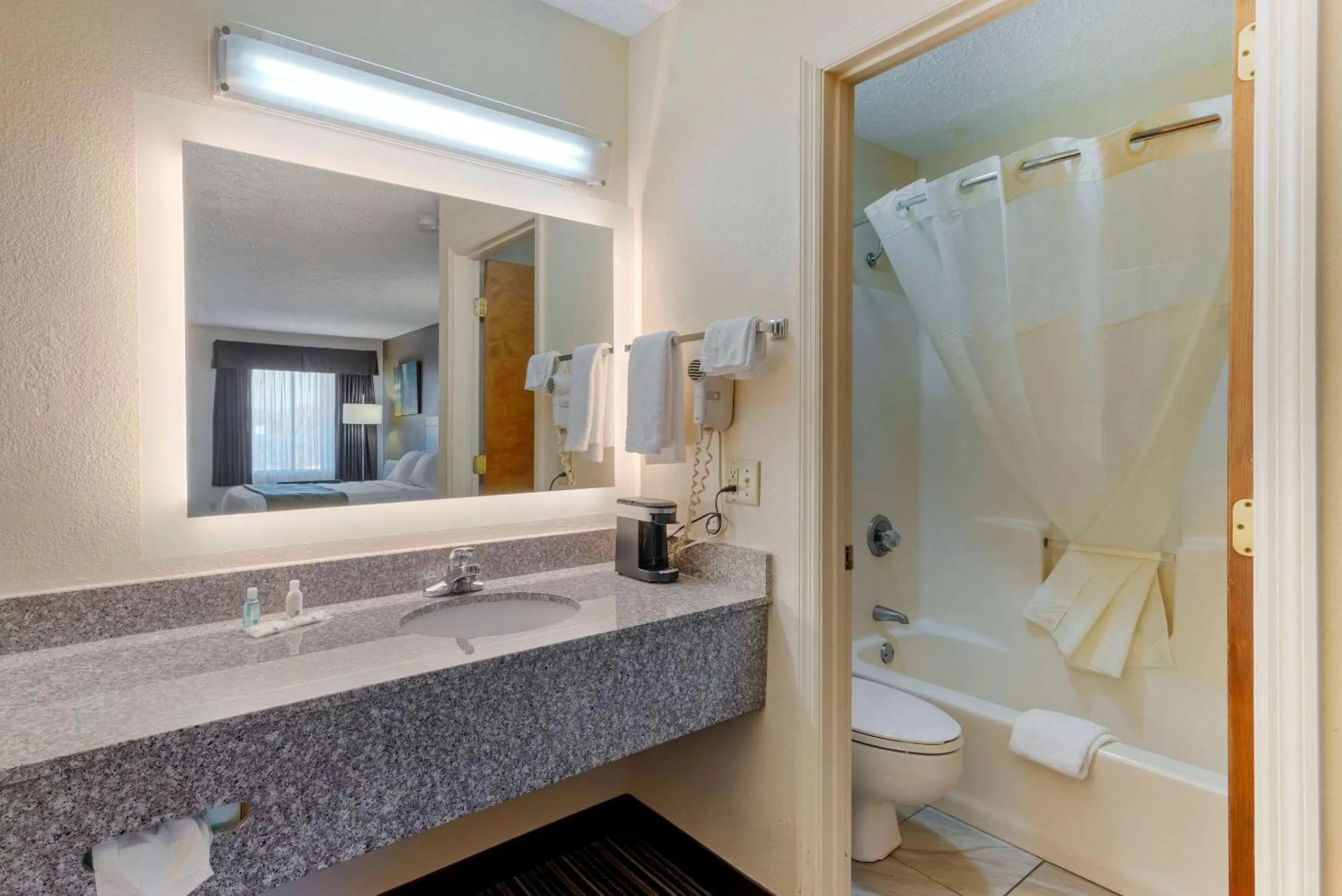 Bathroom in Quality Inn Ashburn