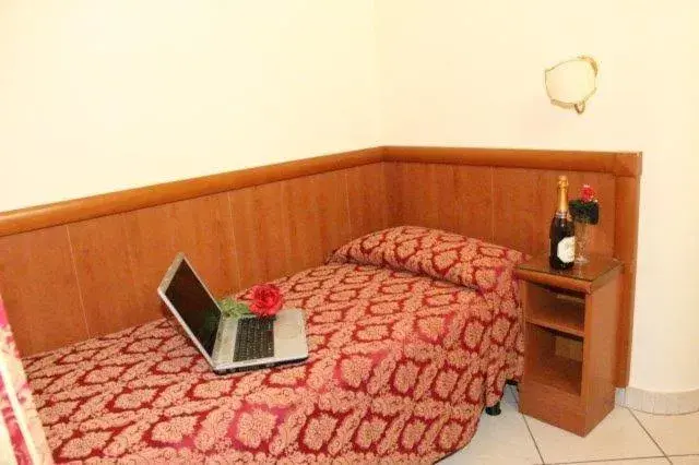 Bedroom, Bed in Hotel Suite Caesar
