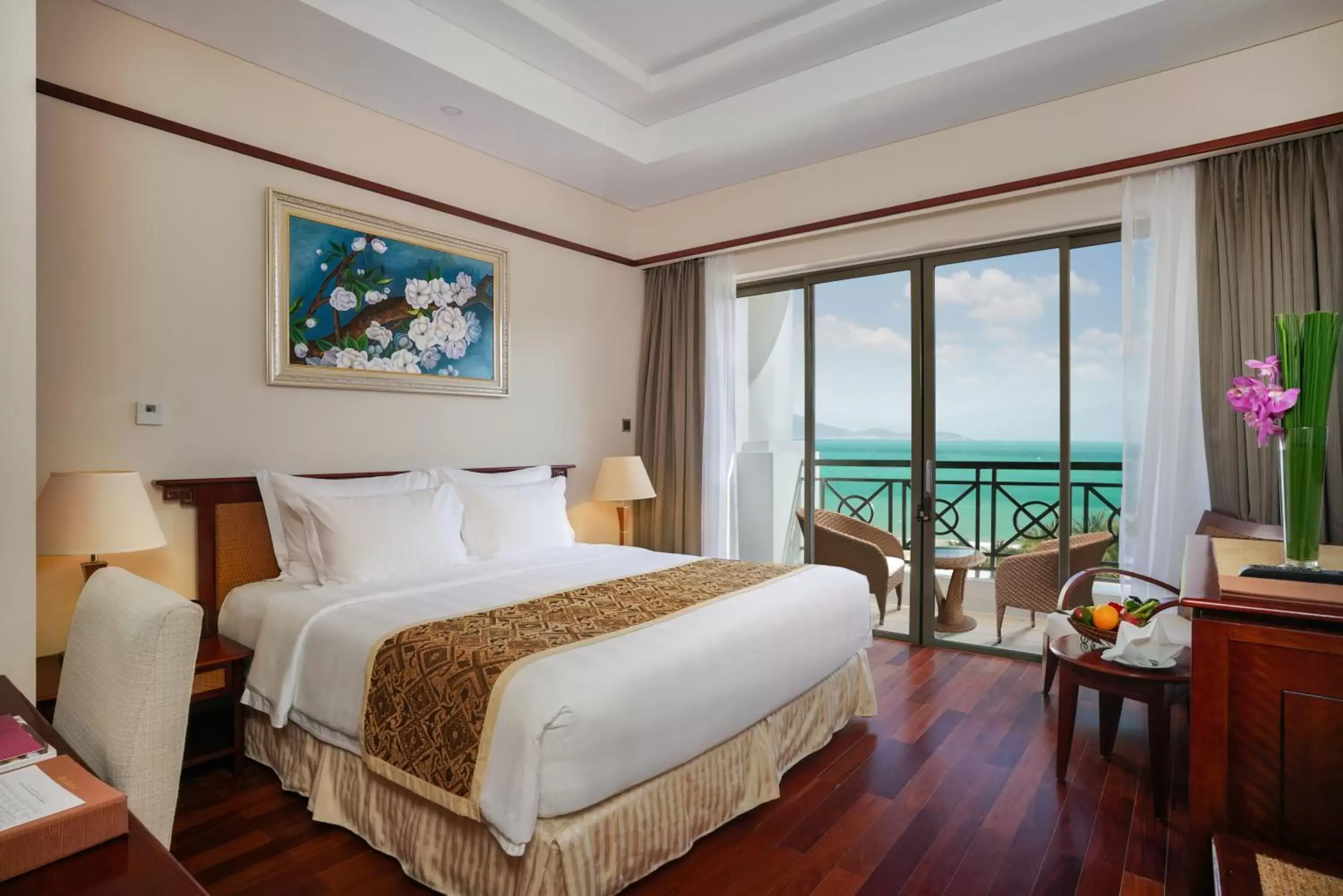 Bed in Vinpearl Resort Nha Trang