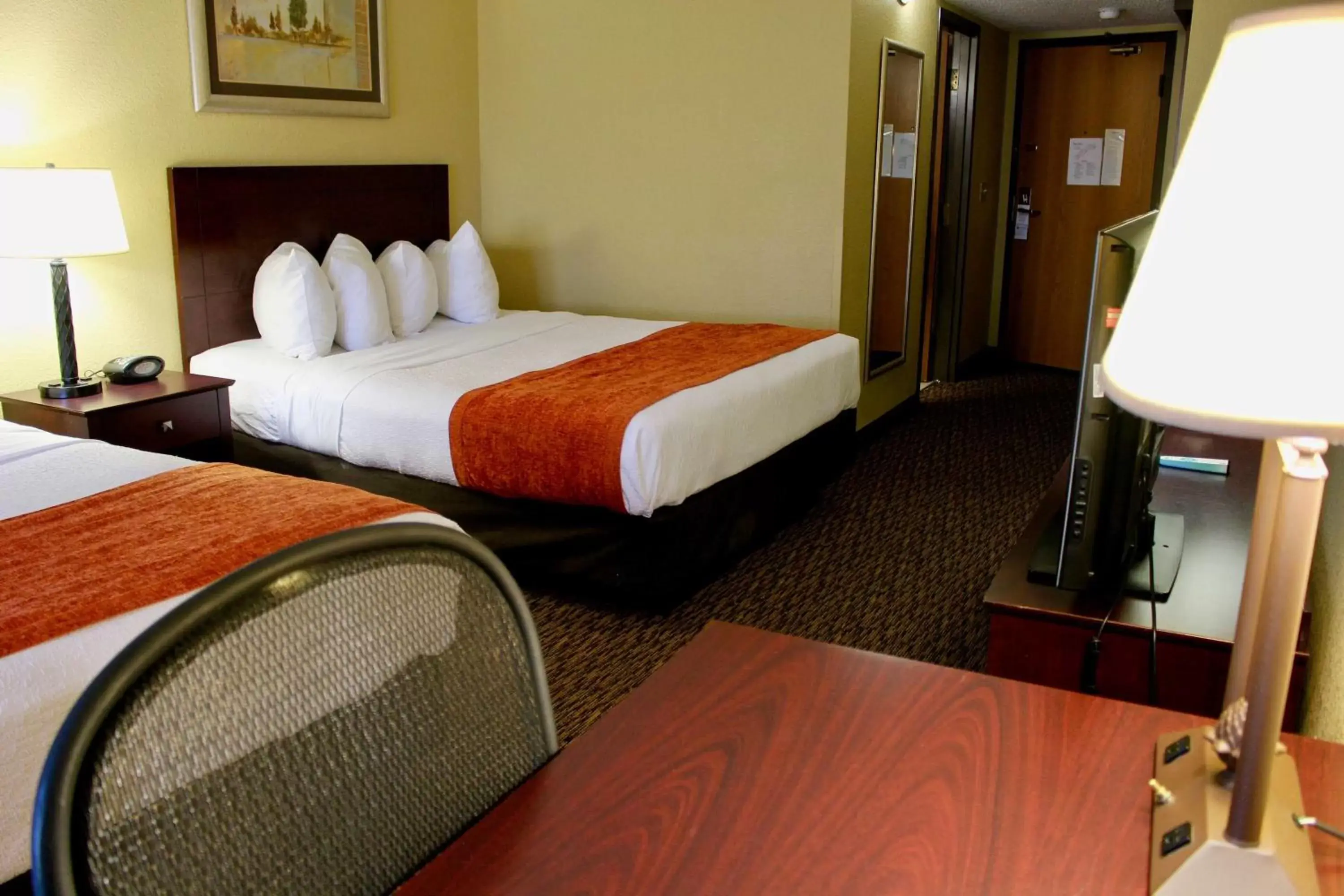 Photo of the whole room, Bed in Best Western Plus Dakota Ridge