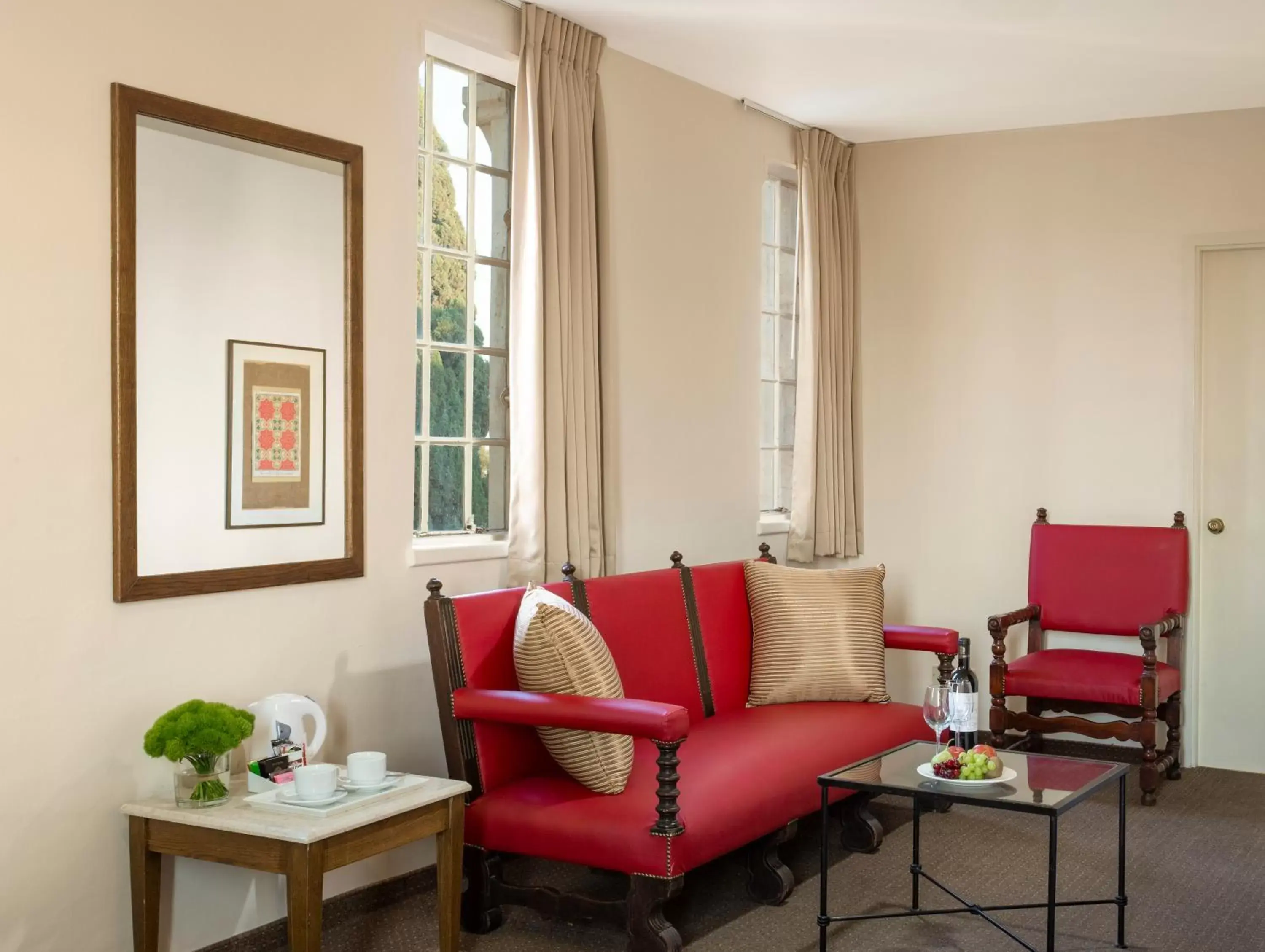 Living room, Seating Area in YMCA Three Arches Hotel