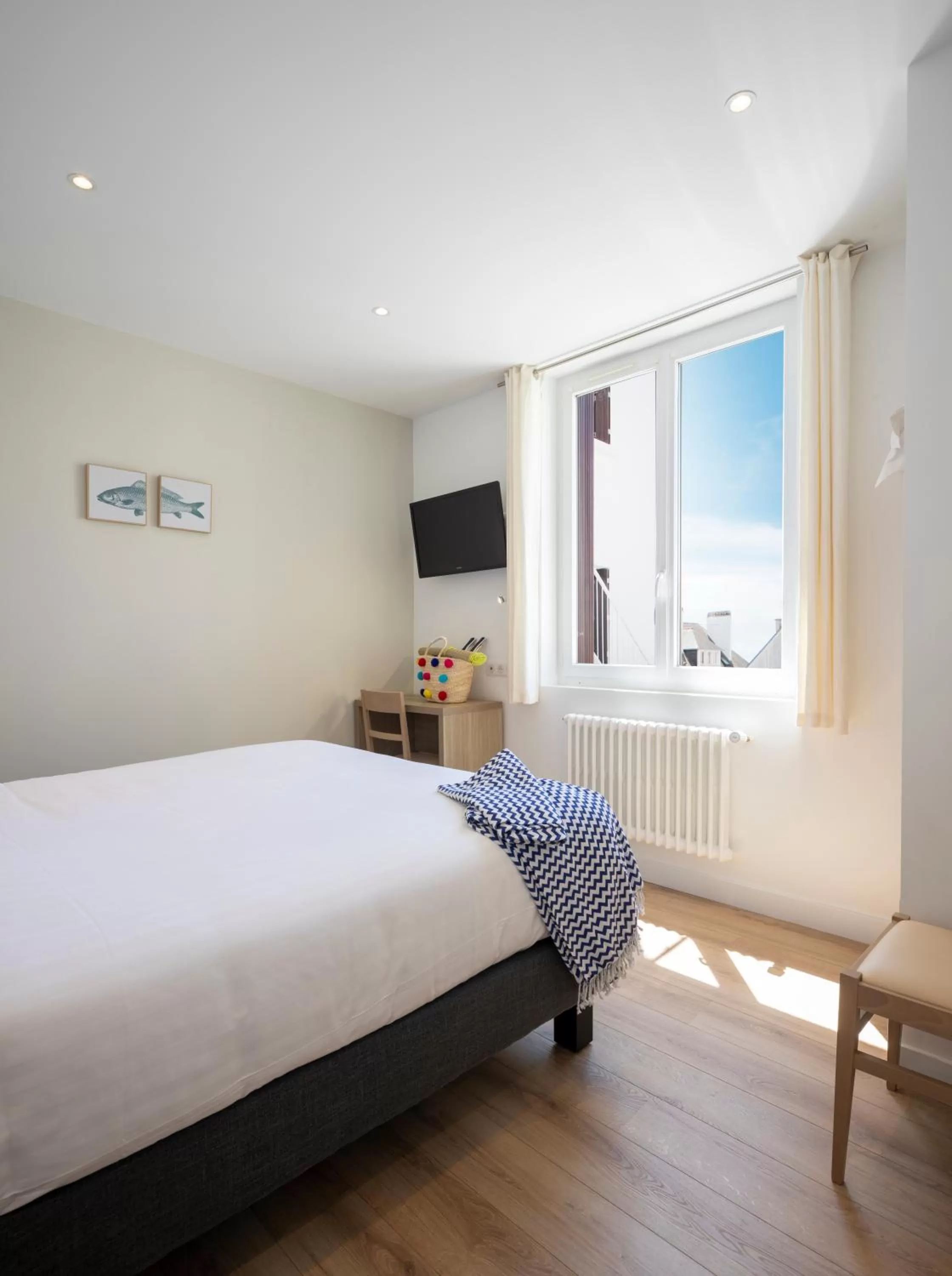 Photo of the whole room in Hotel Restaurant Spa De La Citadelle Lorient