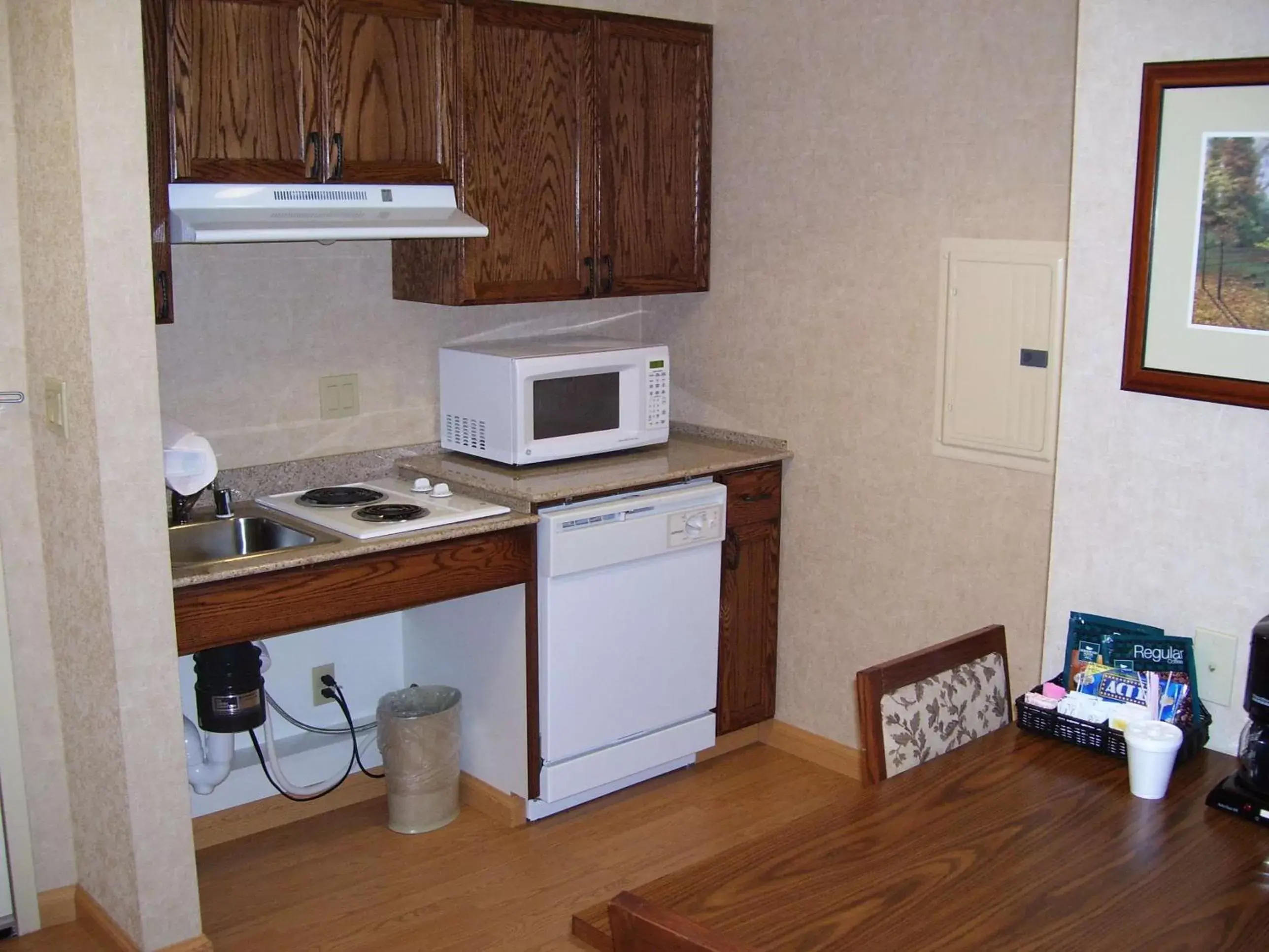 Kitchen or kitchenette, Kitchen/Kitchenette in Homewood Suites Bakersfield