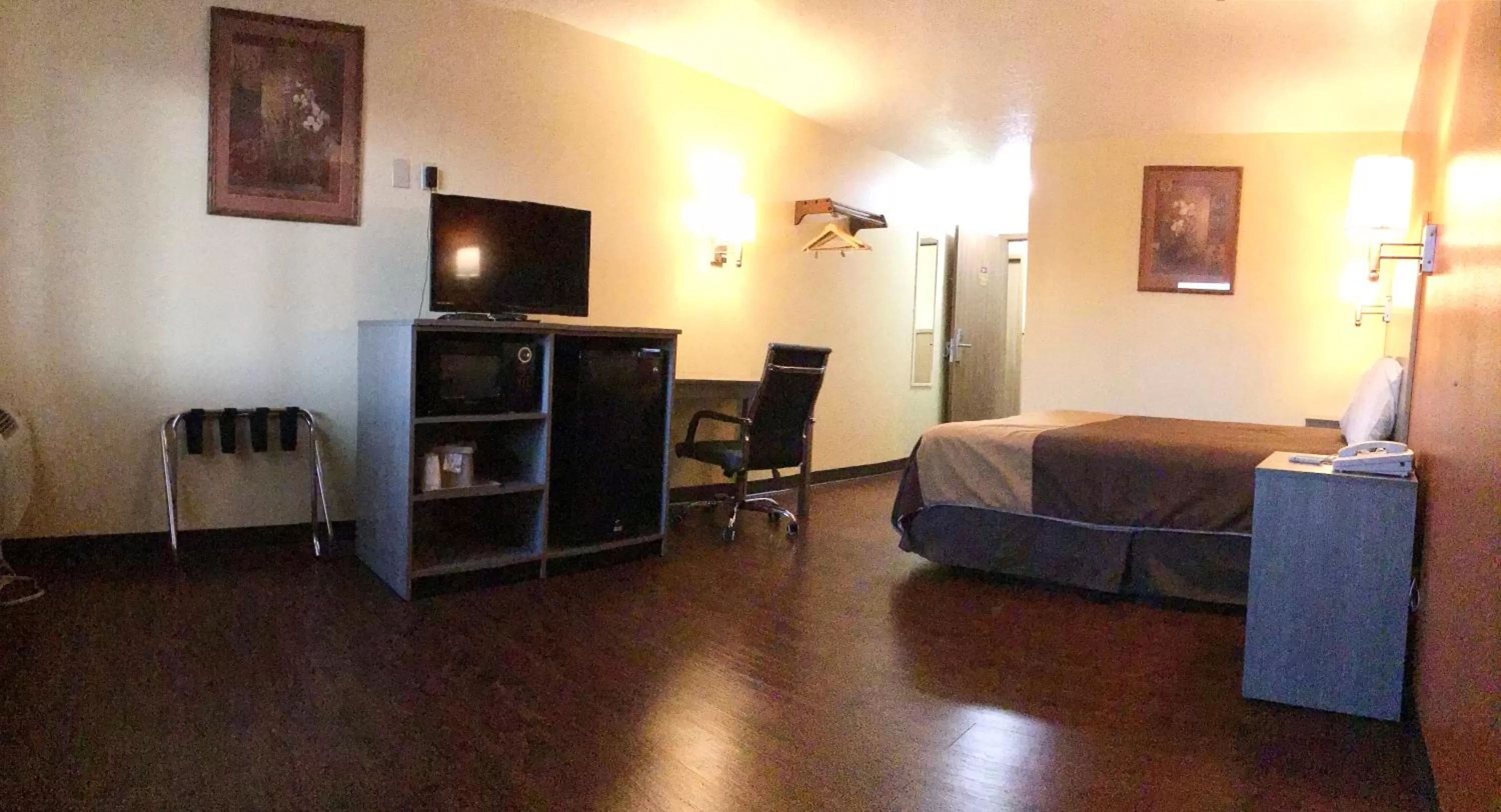 Bed in Rodeway Inn Moriarty