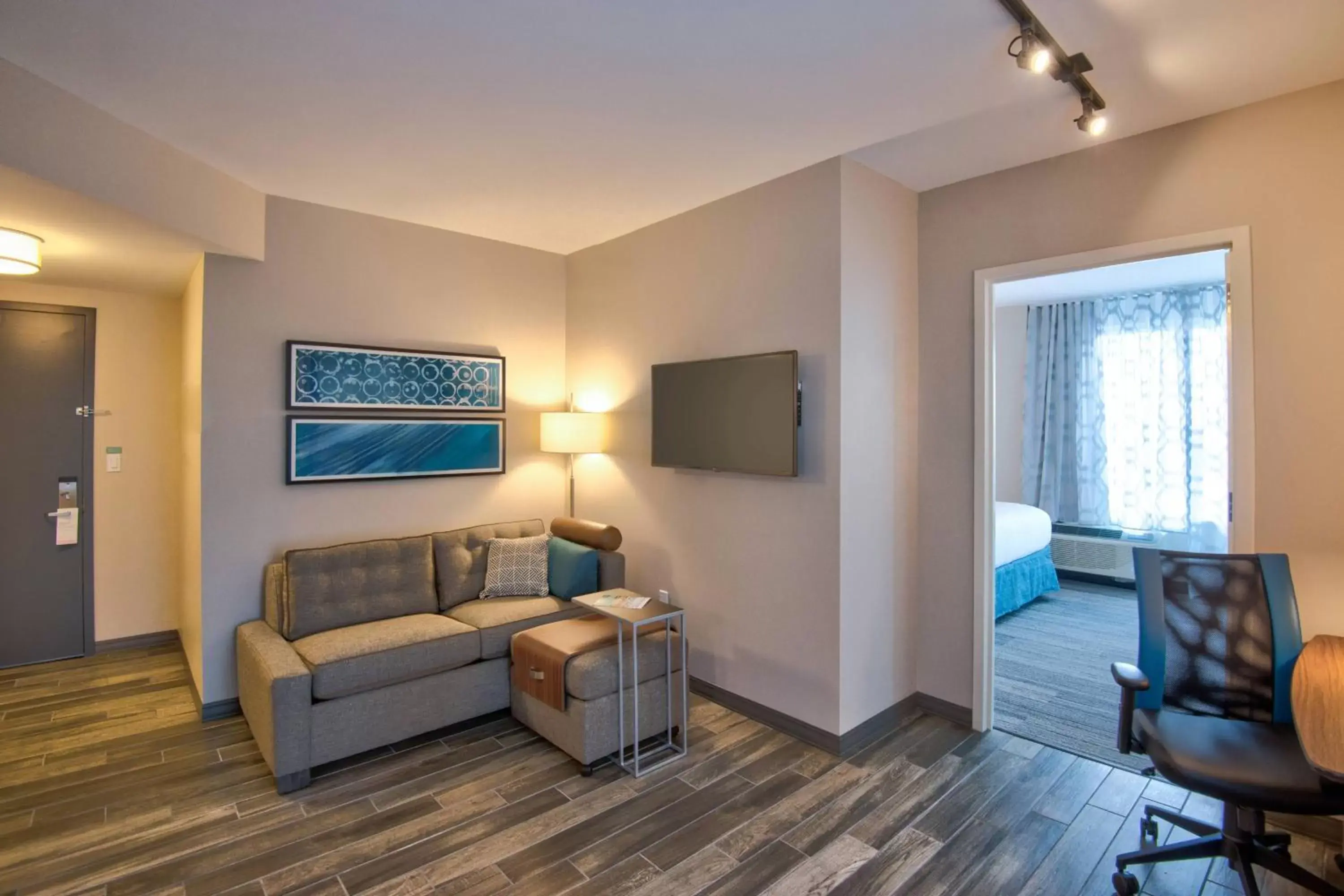 Living room, Seating Area in TownePlace Suites by Marriott Miami Airport