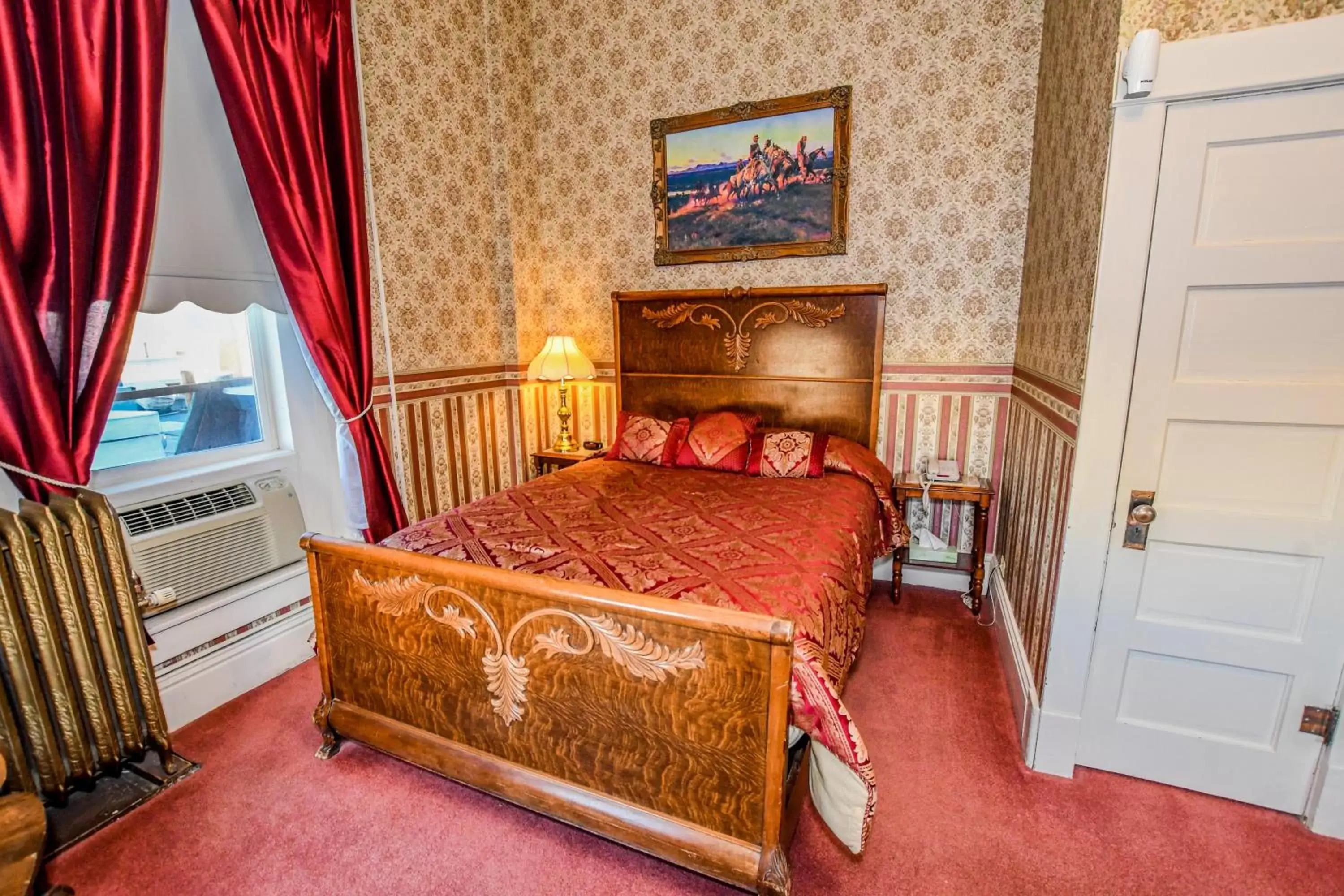 Bedroom in Irma Hotel