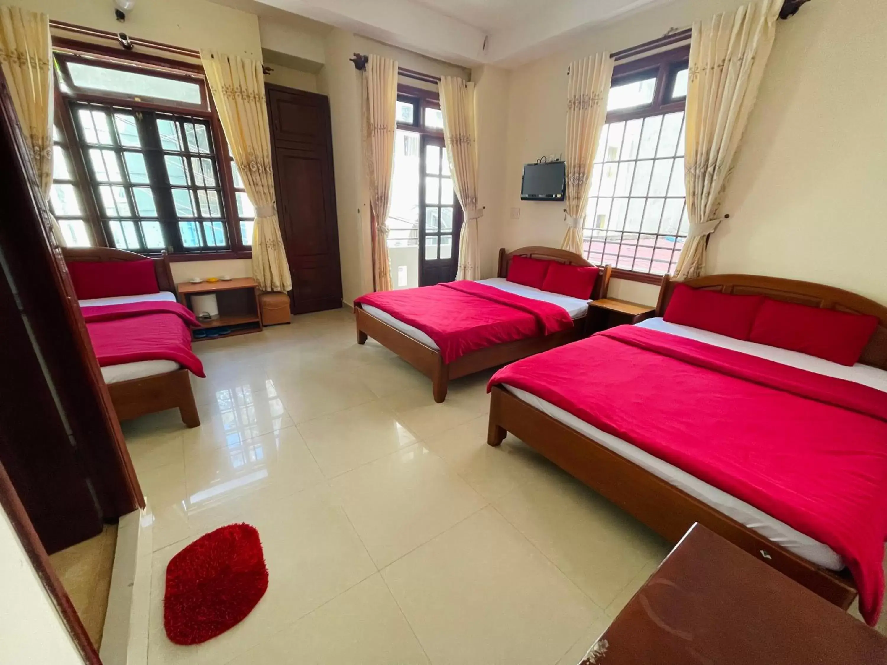 Family Room with Balcony in Thái Thanh Family Room with Balcony in Thái Thanh