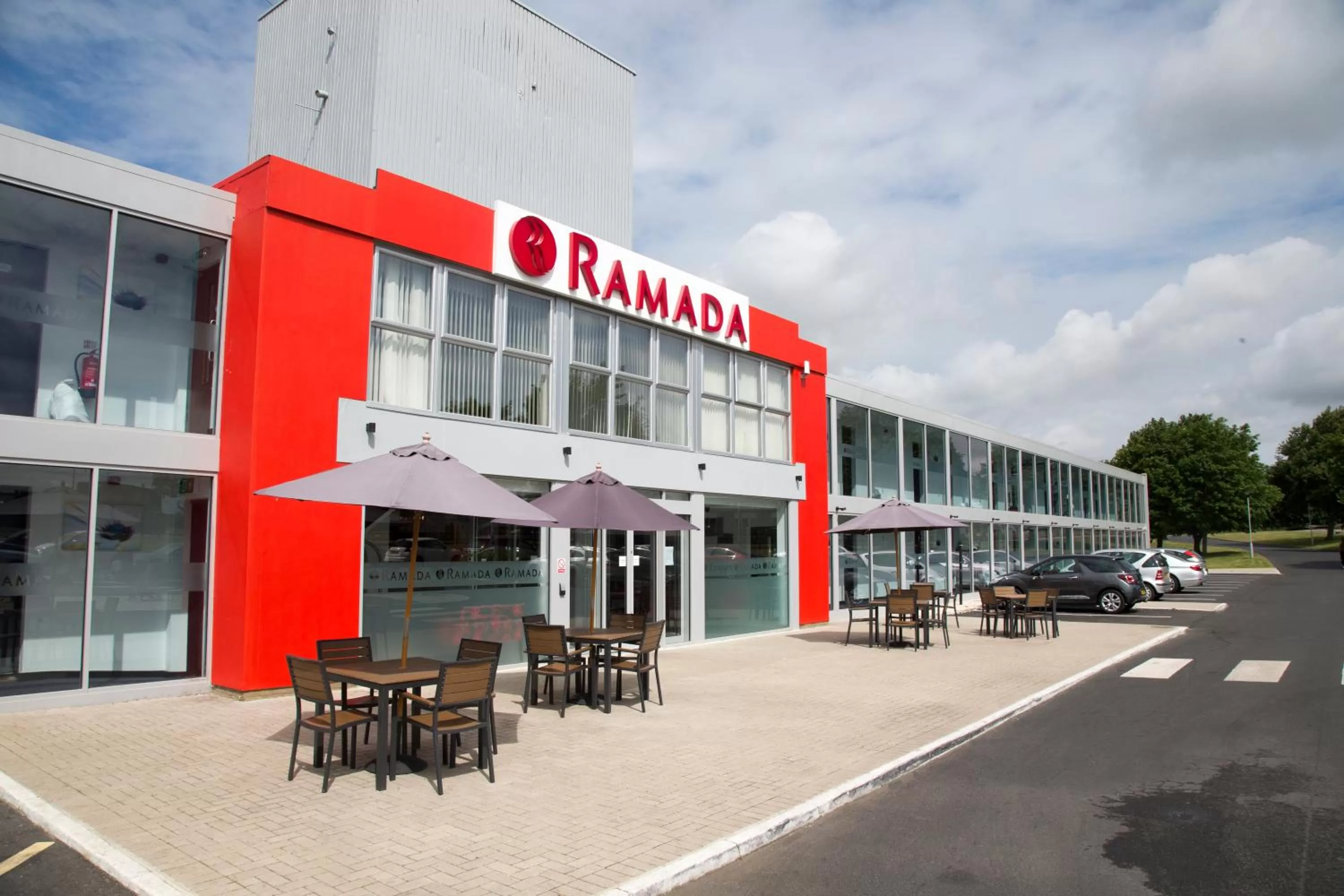 Facade/entrance in Ramada Milton Keynes