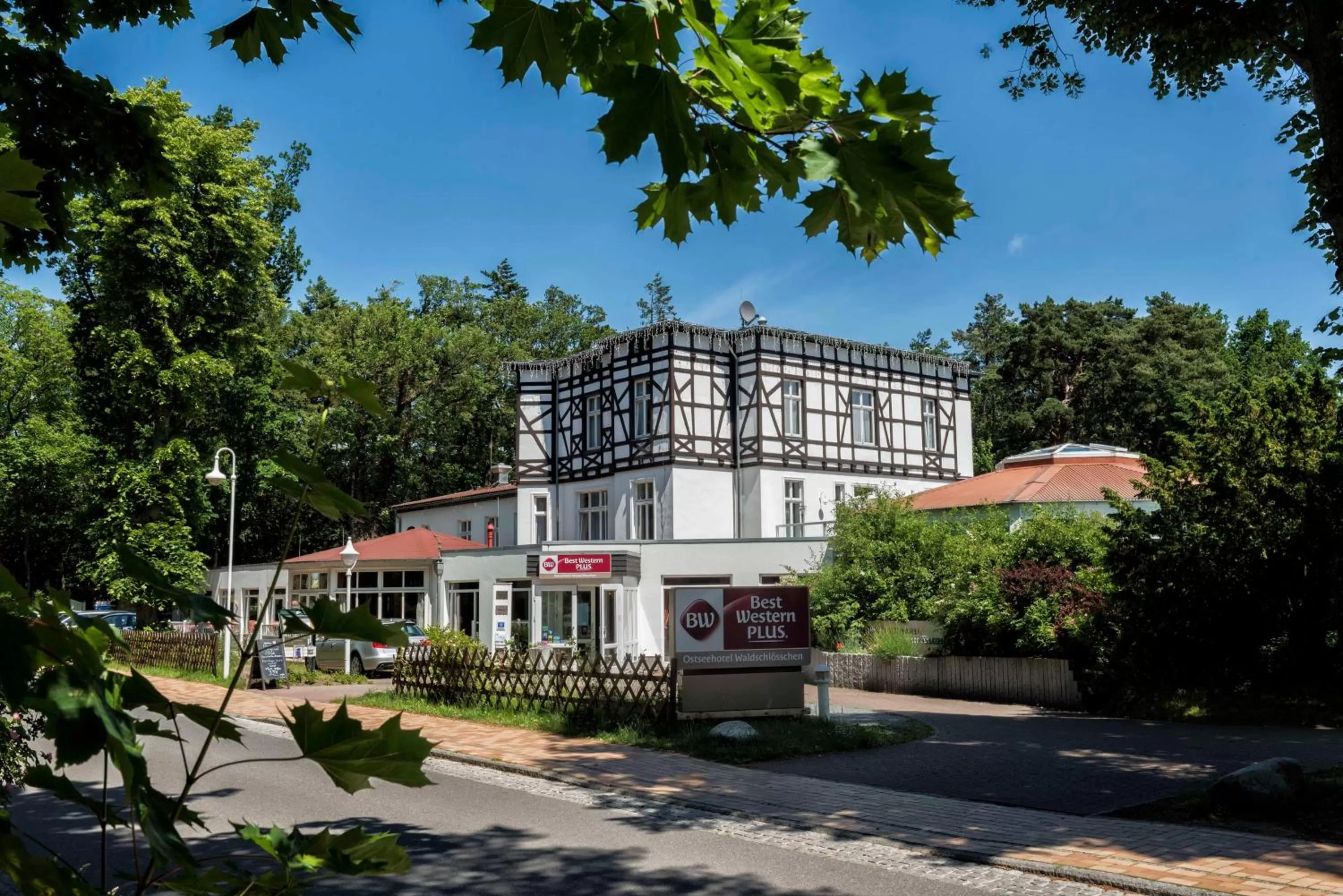 Property building in Best Western Plus Ostseehotel Waldschloesschen