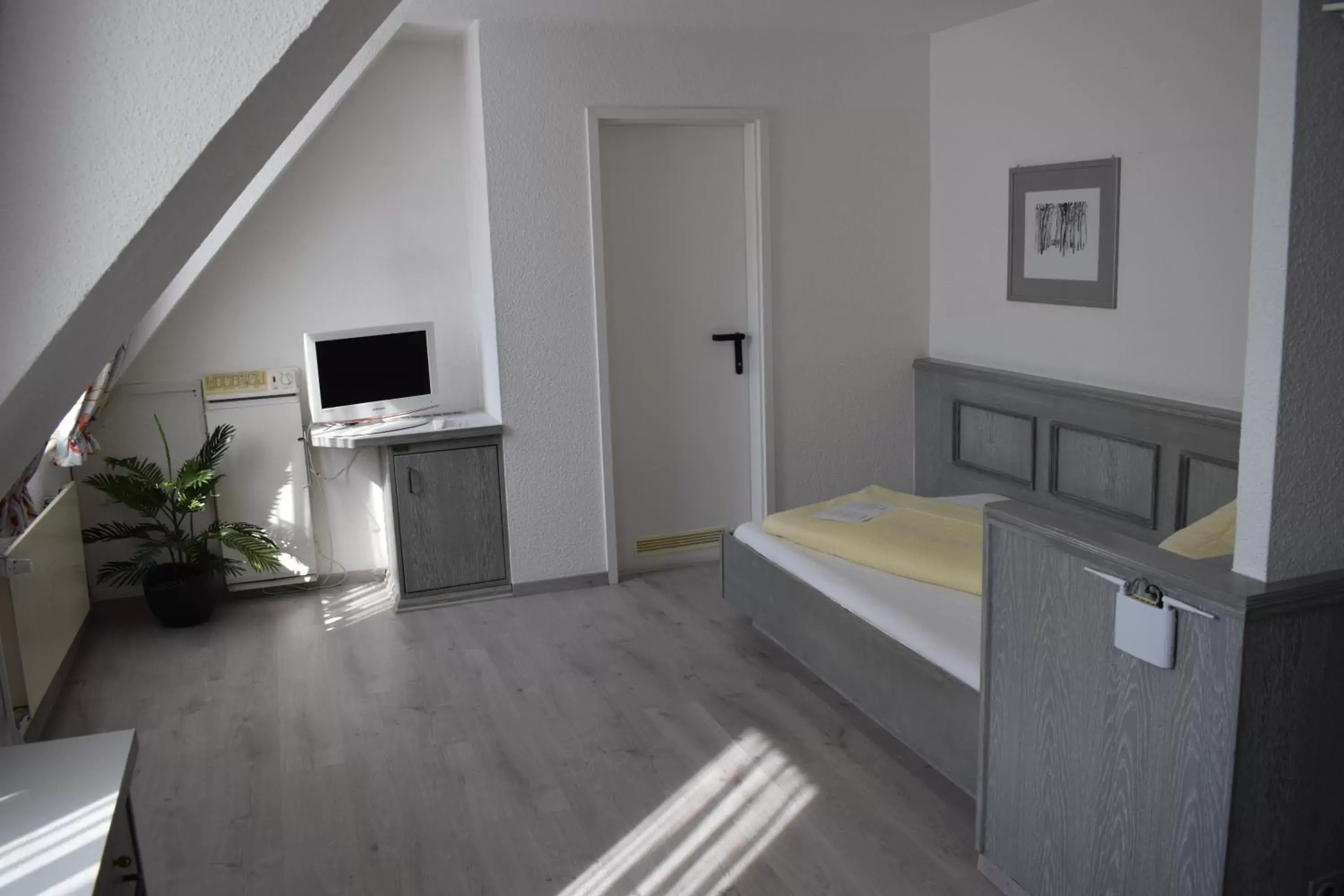 Photo of the whole room, Bed in Avenue Hotel Photo of the whole room, Bed in Avenue Hotel