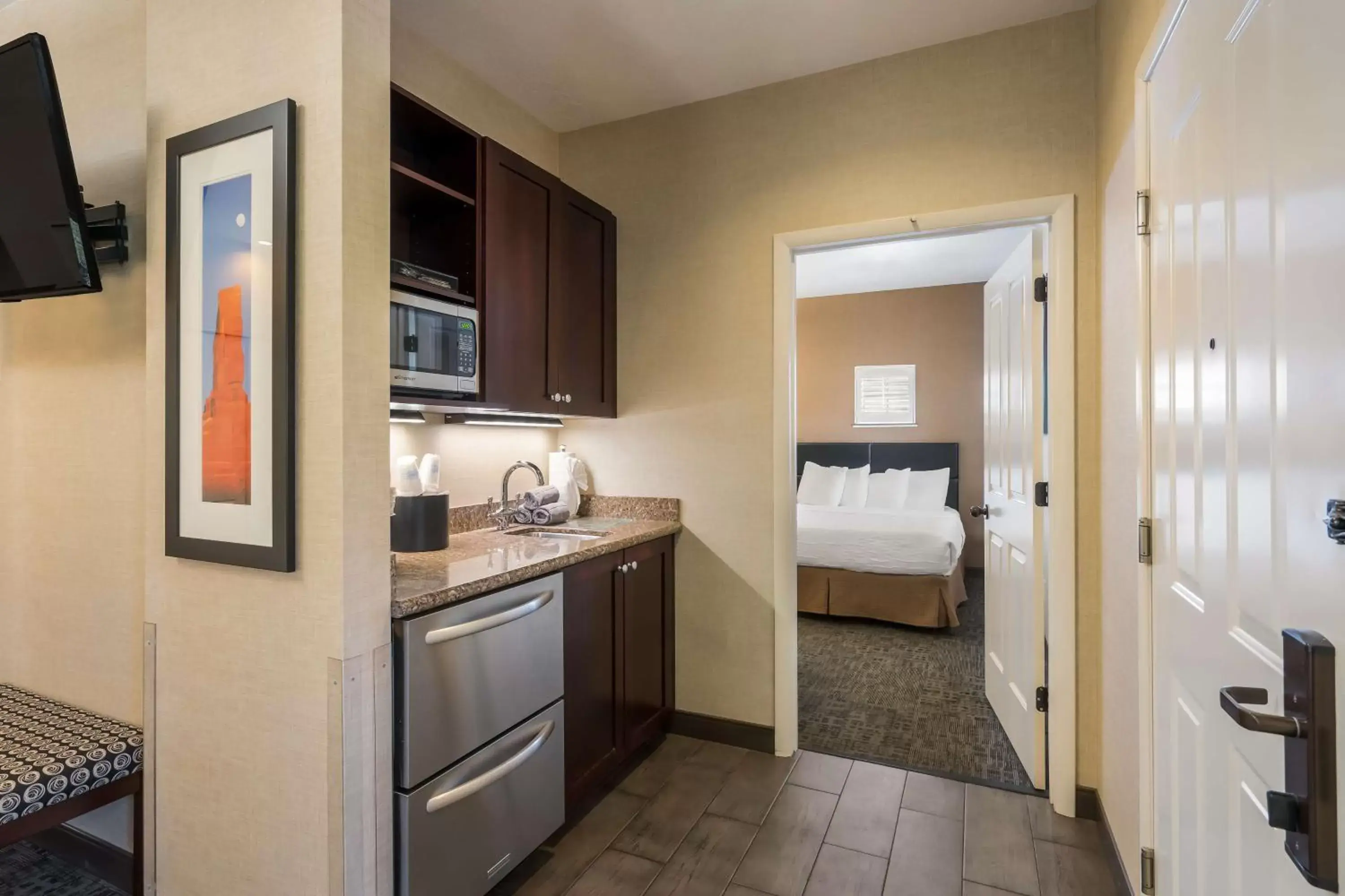 Photo of the whole room, Kitchen/Kitchenette in Best Western Plus Canyonlands Inn